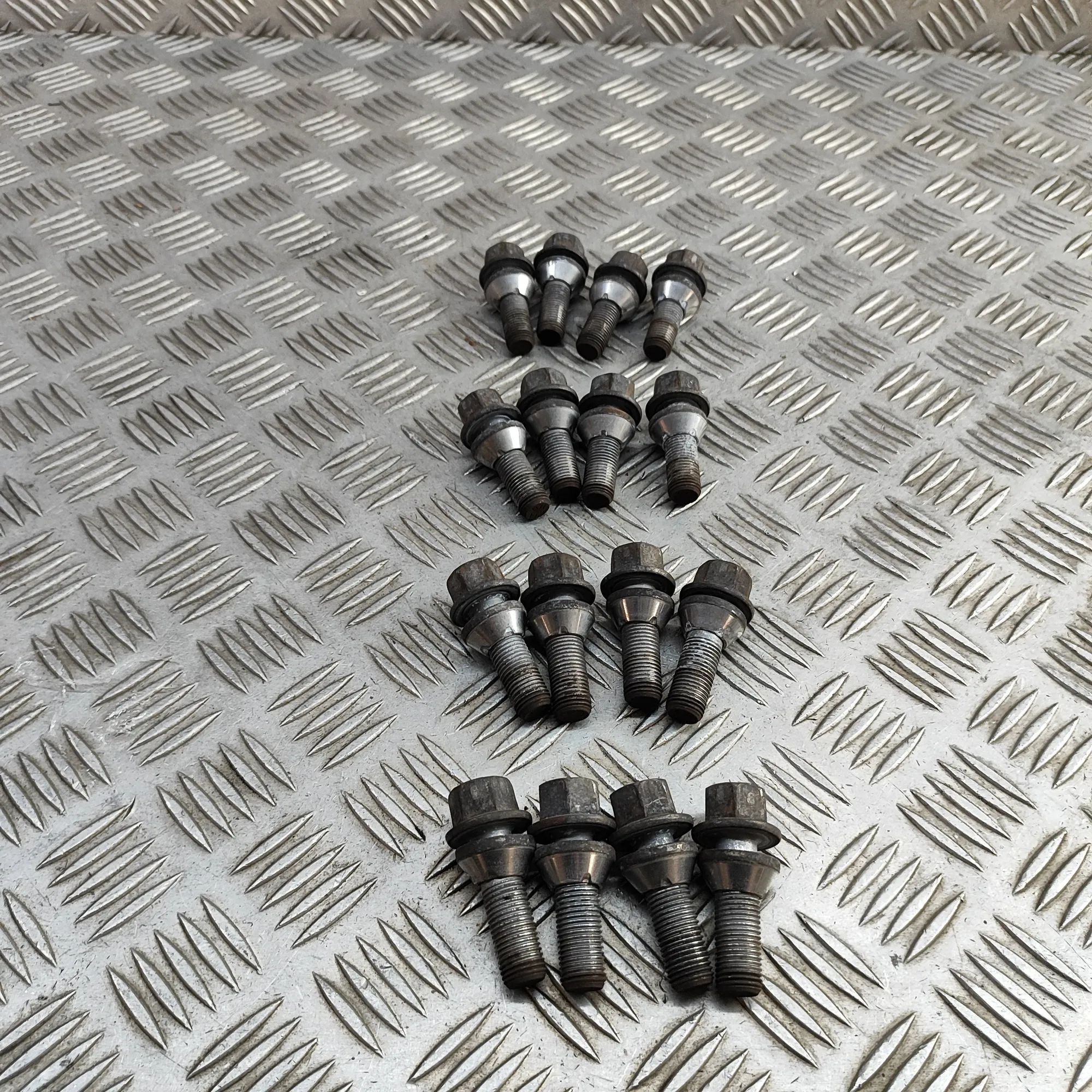 Volvo V60 Wheel Screws Kit