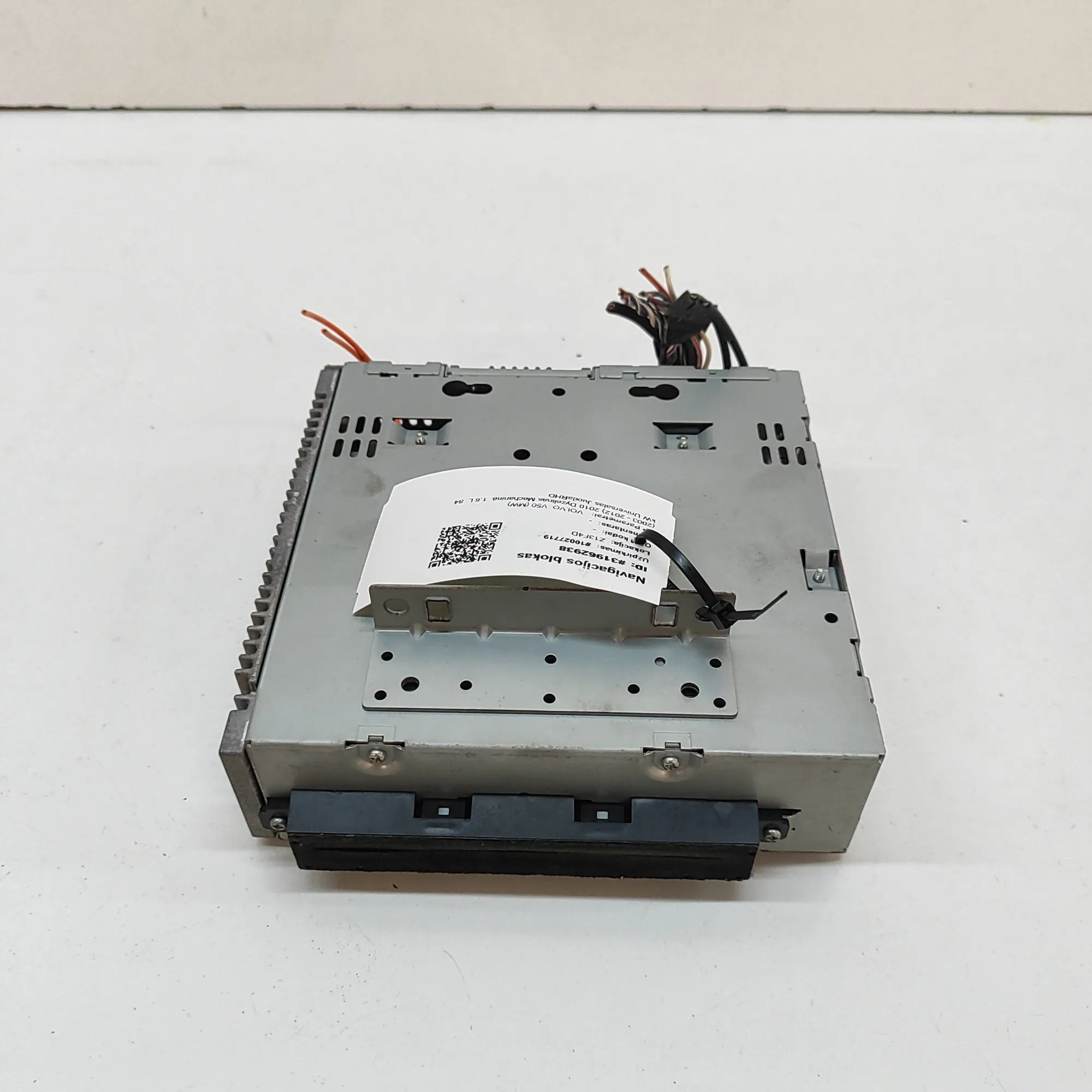 Volvo V50 Radio/CD head unit Radio/CD head unit — VOLVO V50 (MW) (2003-2012)...