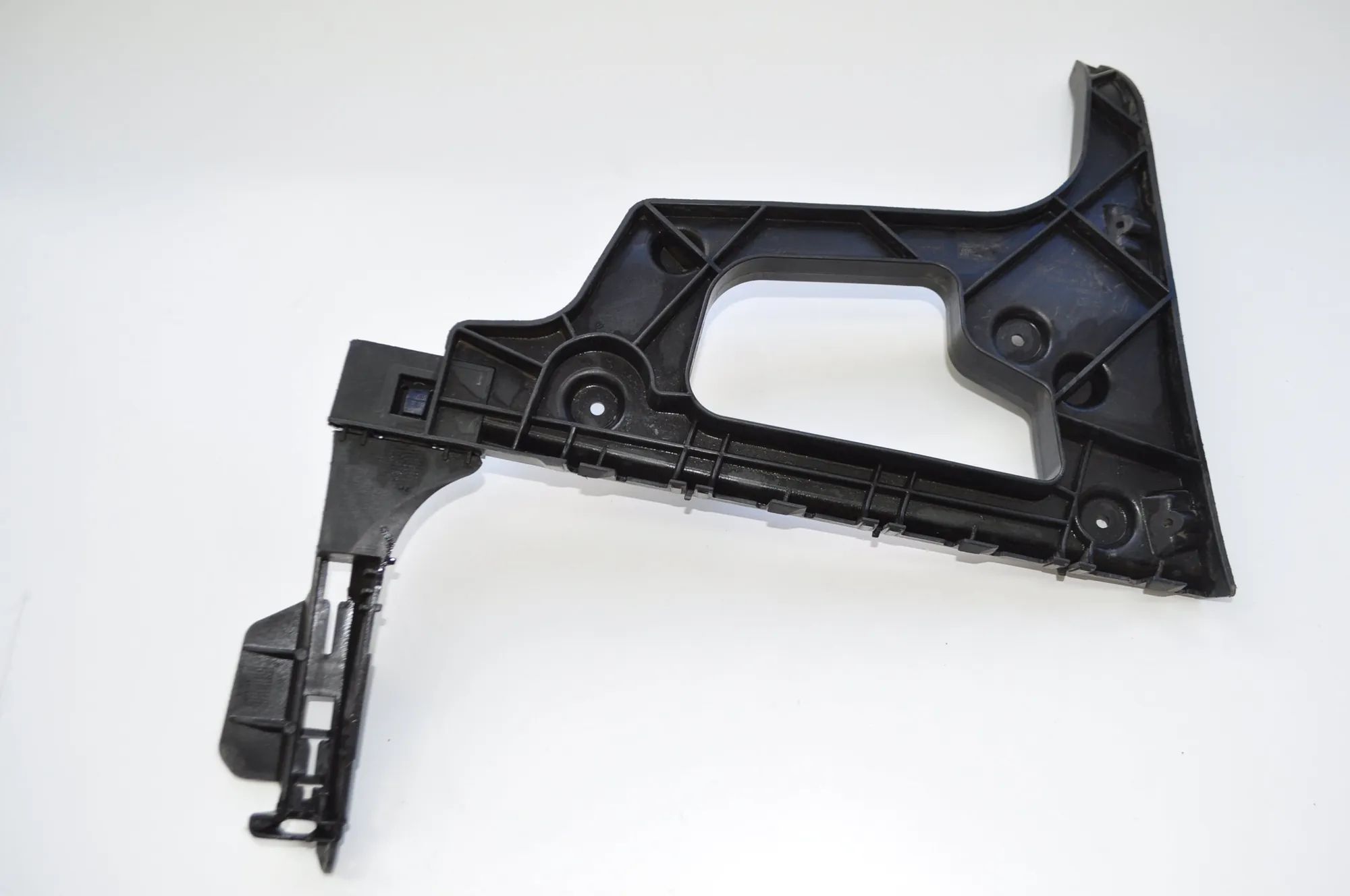 Audi A5 (B8) Rear Left Bumper Bracket Rear Left Bumper Bracket — AUDI A5 (Cabrio 8F7)...