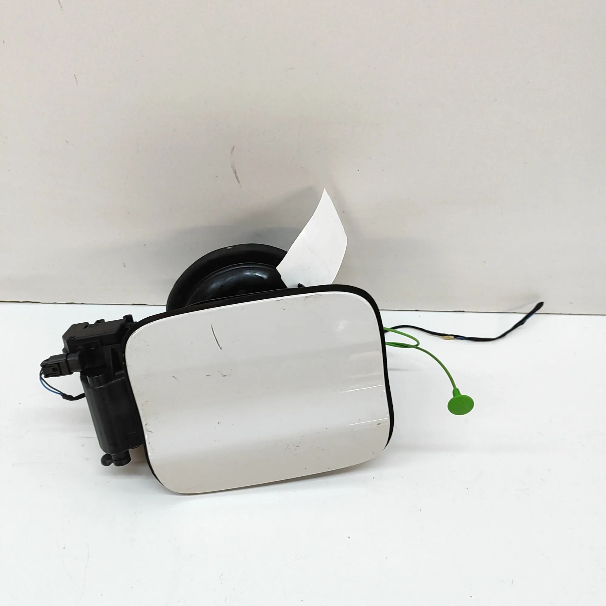 BMW X5 (F15) Fuel Tank Flap Cap Fuel Tank Flap Cap — BMW X5 (F15, F85) (2012-20...