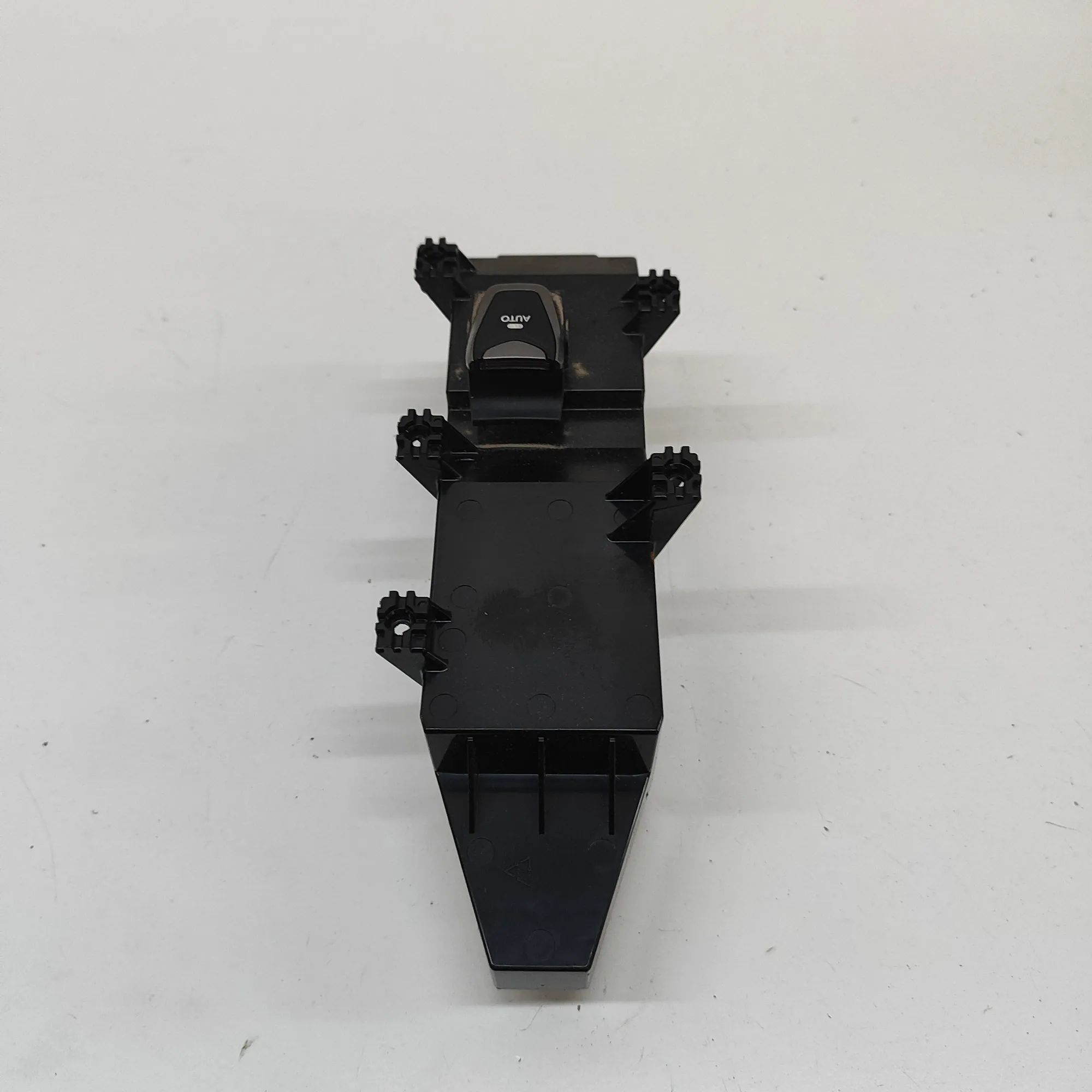 Hyundai Santa Fe Door window switch — front left Door window switch — front left — HYUNDAI SANTA...