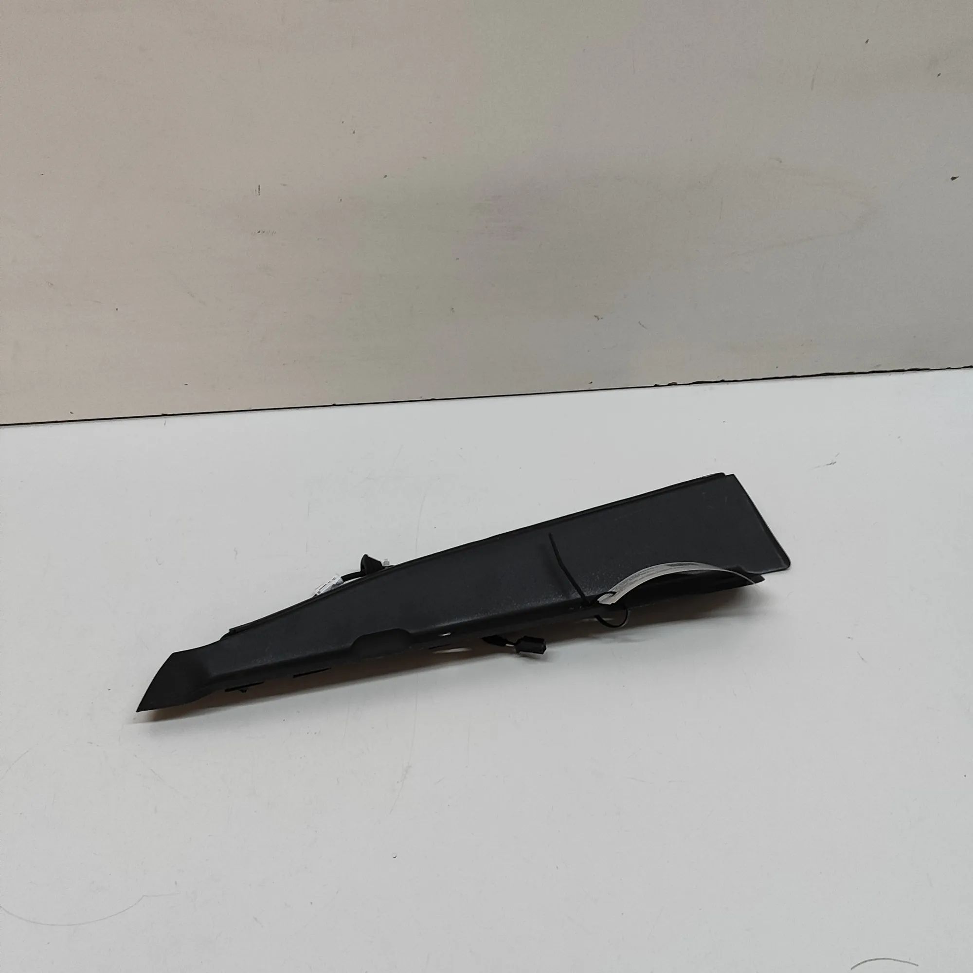 Ford Kuga Tailgate drip rail trim — right Tailgate drip rail trim — right — FORD KUGA (II...