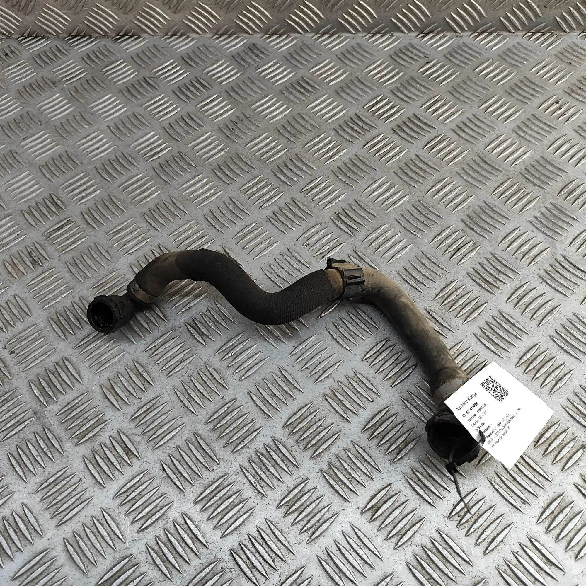 BMW X7 (G07) Шланг системы охлаждения Coolant hose — BMW X7 (G07) (2019-...) — 989478...