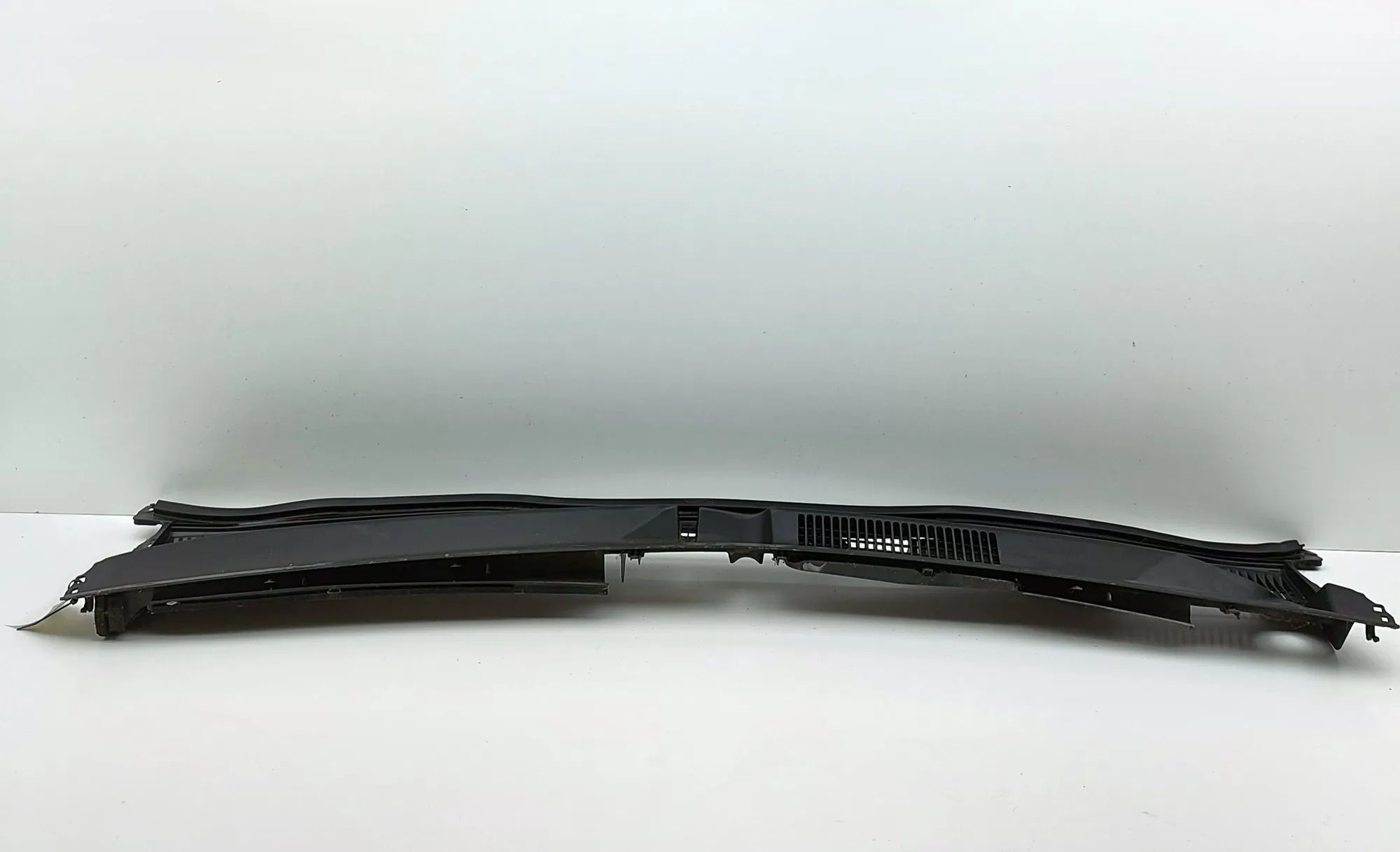 Toyota Land Cruiser 100 Front Wiper Cowl Trim Front Wiper Cowl Trim — TOYOTA LAND CRUISER (12...