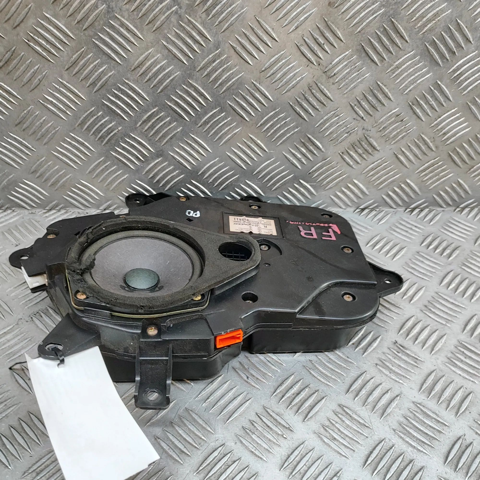 Lexus GS Front Right Door Speaker Front Right Door Speaker — LEXUS GS (JZS160_, U...