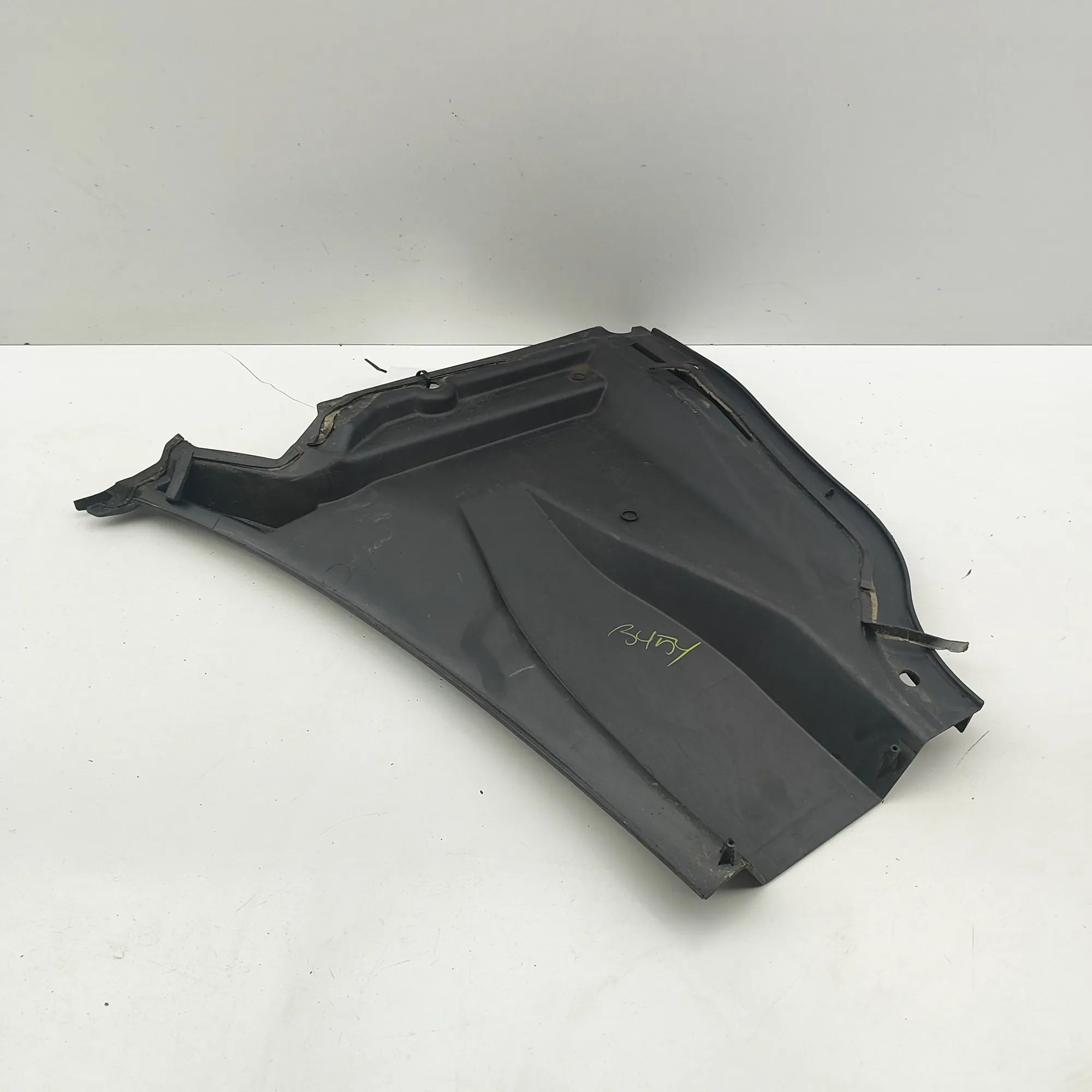 Chevrolet Camaro Front Wiper Cowl Trim Front Wiper Cowl Trim — CHEVROLET CAMARO (2009-...