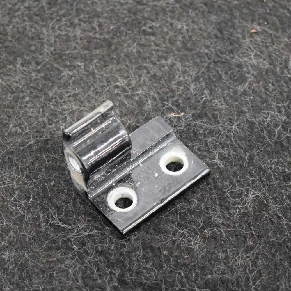 Maserati GranTurismo / GranCabrio Door hinge — front left Door hinge — front left — MASERATI GRAN (TURISM...