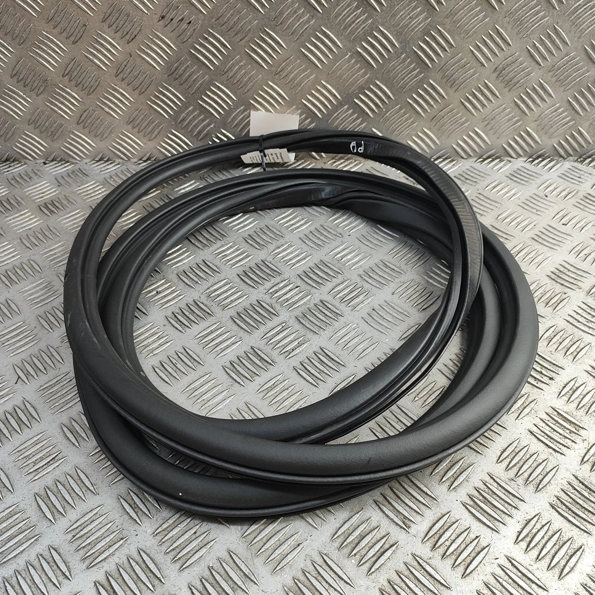 Audi Q8 Door rubber seal — front right Door rubber seal — front right — AUDI Q8 (E-TRO...