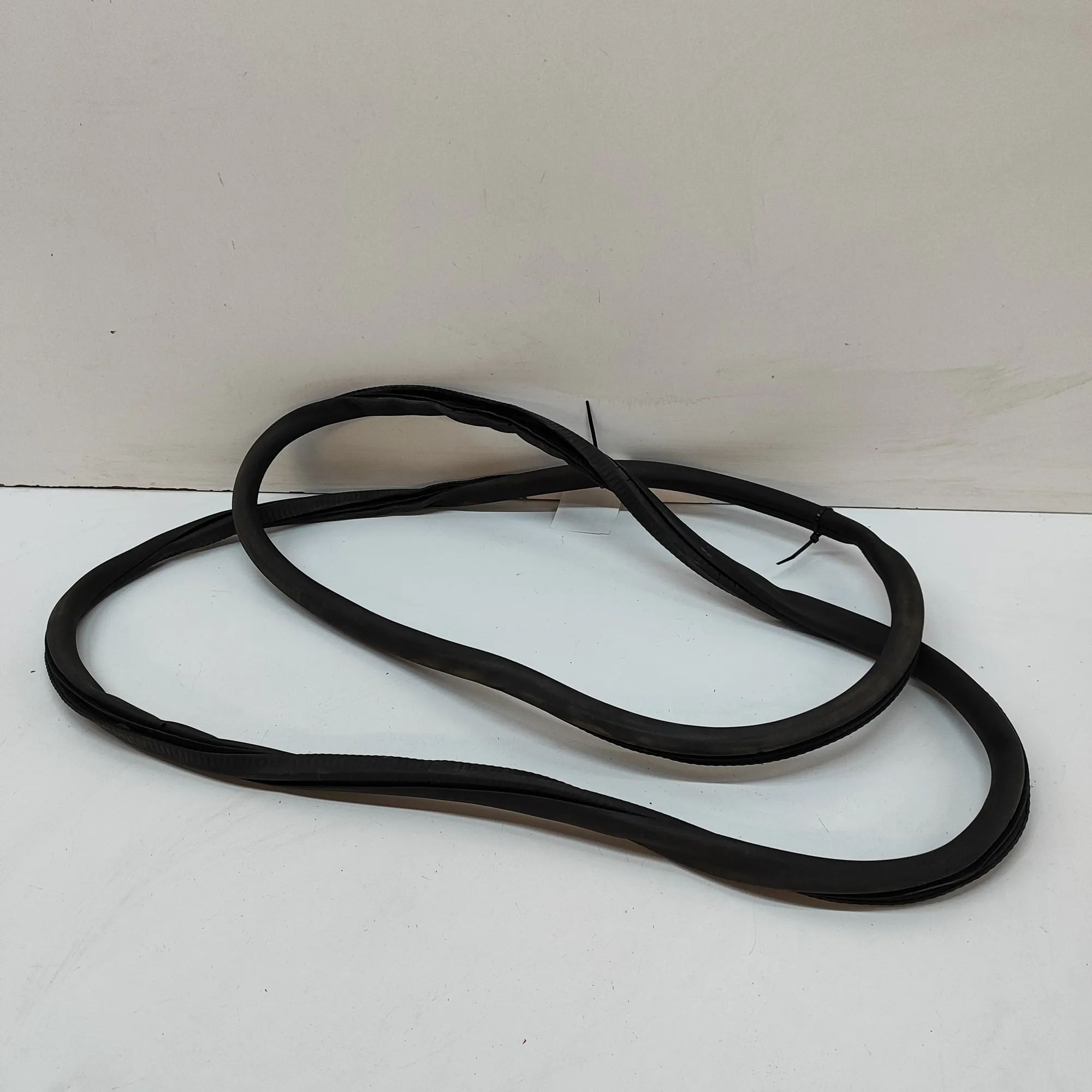 Porsche Panamera Tailgate rubber seal Tailgate rubber seal — PORSCHE PANAMERA (970) (...