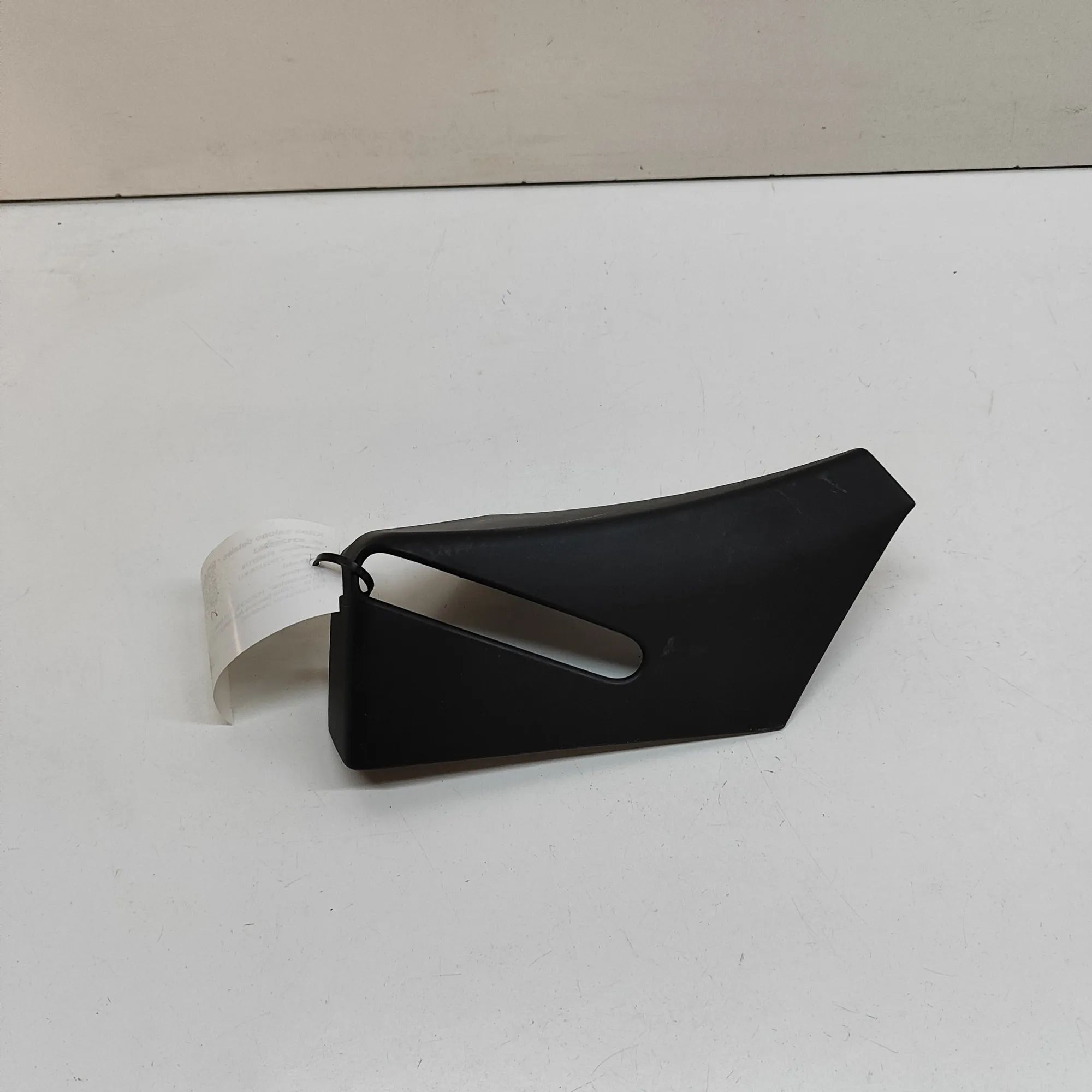B-pillar trim — right Brand/Model: PORSCHE 718
Year: 2019
Engine: 2.5...