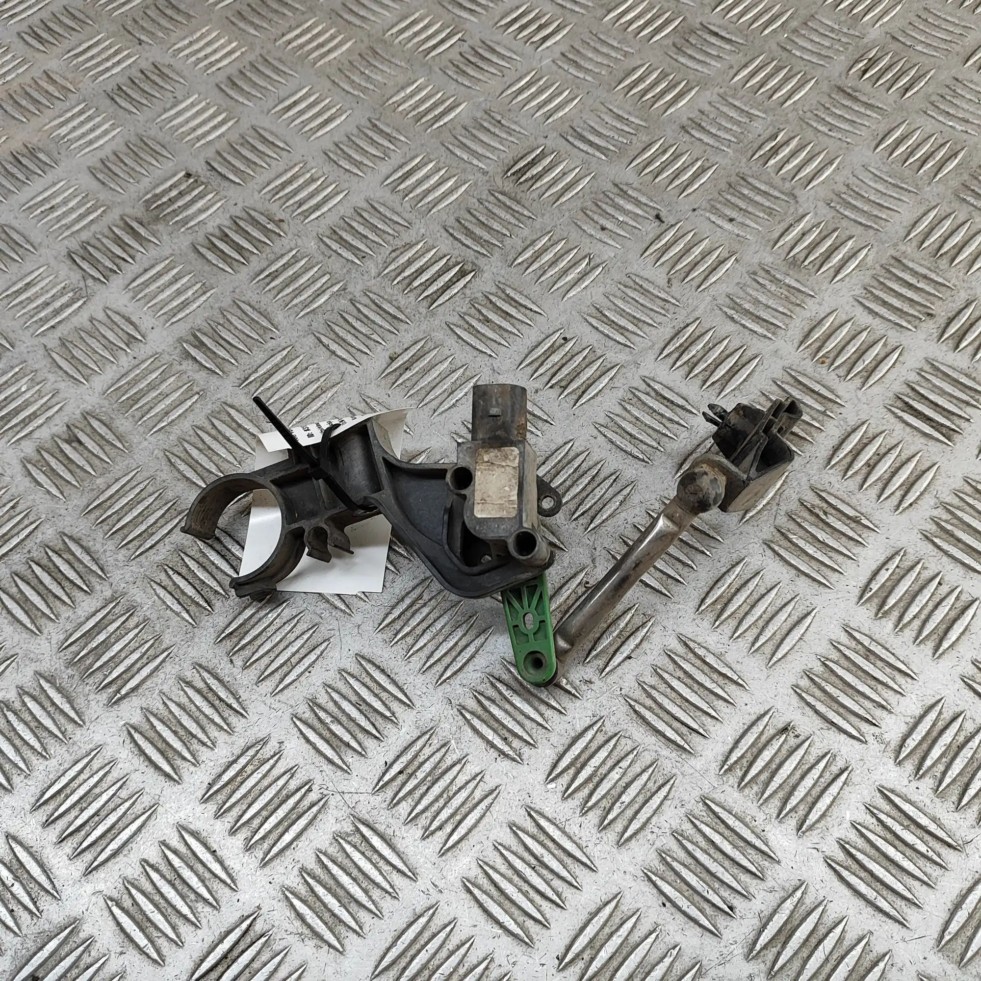 Ride height sensor — front left Brand/Model: PORSCHE 718
Year: 2019
Engine: 2.5...