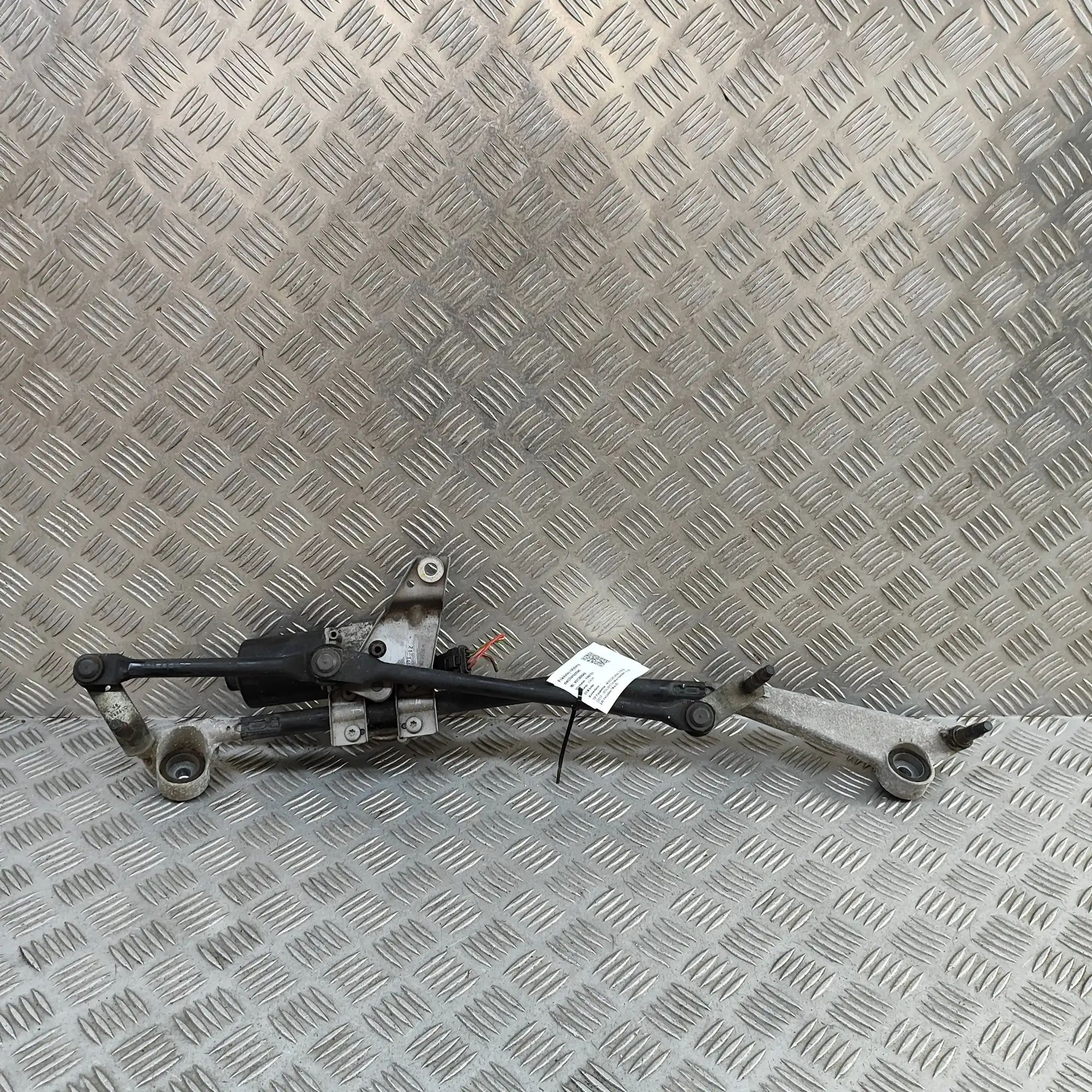 Mercedes-Benz A (W176) Front Windshield Wiper Mechanism Front Windshield Wiper Mechanism — MERCEDES BEN...