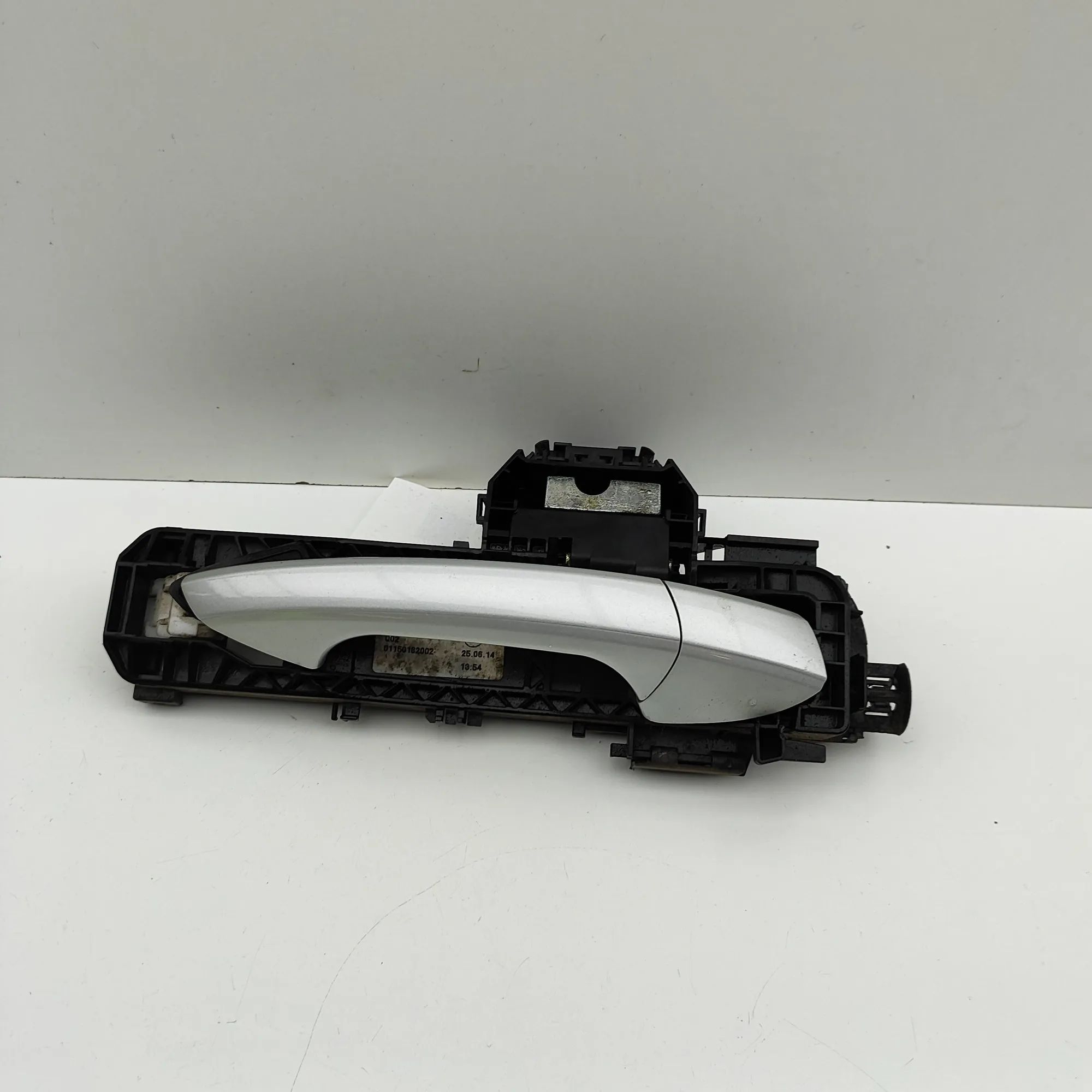 Mercedes-Benz A (W176) Exterior door handle — front right Exterior door handle — front right — MERCEDES B...