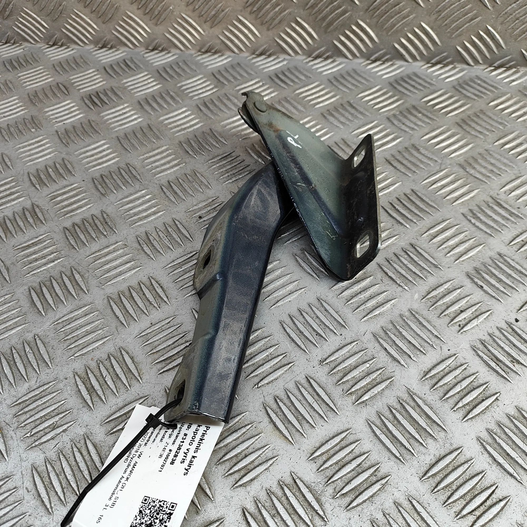 Volkswagen Amarok Bonnet hinge — front left Bonnet hinge — front left — VW AMAROK (2H_, S1B...