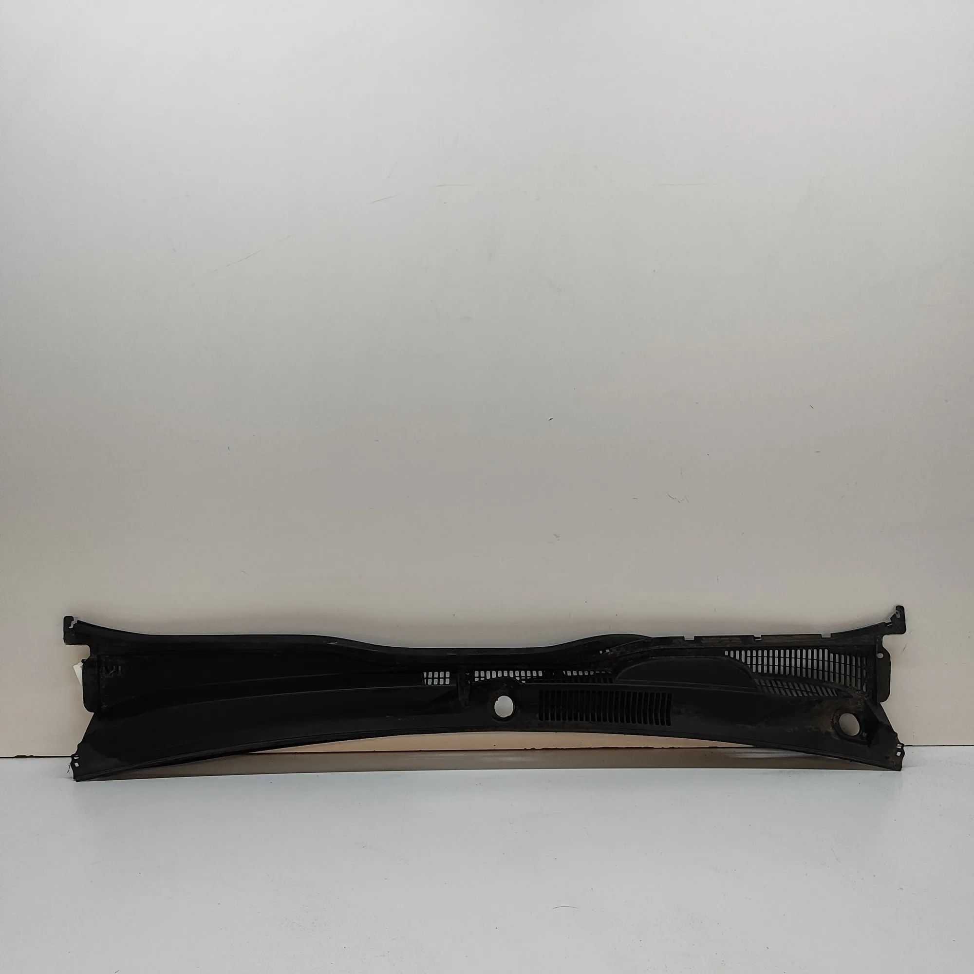 Toyota Land Cruiser 100 Front Wiper Cowl Trim Front Wiper Cowl Trim — TOYOTA LAND CRUISER (12...