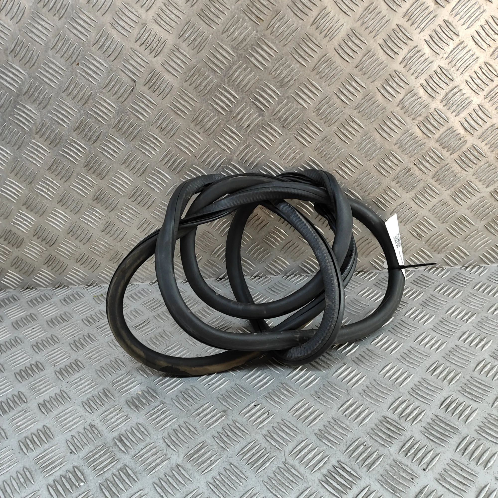 Porsche Panamera Door rubber seal — front left Door rubber seal — front left — PORSCHE PANAMER...