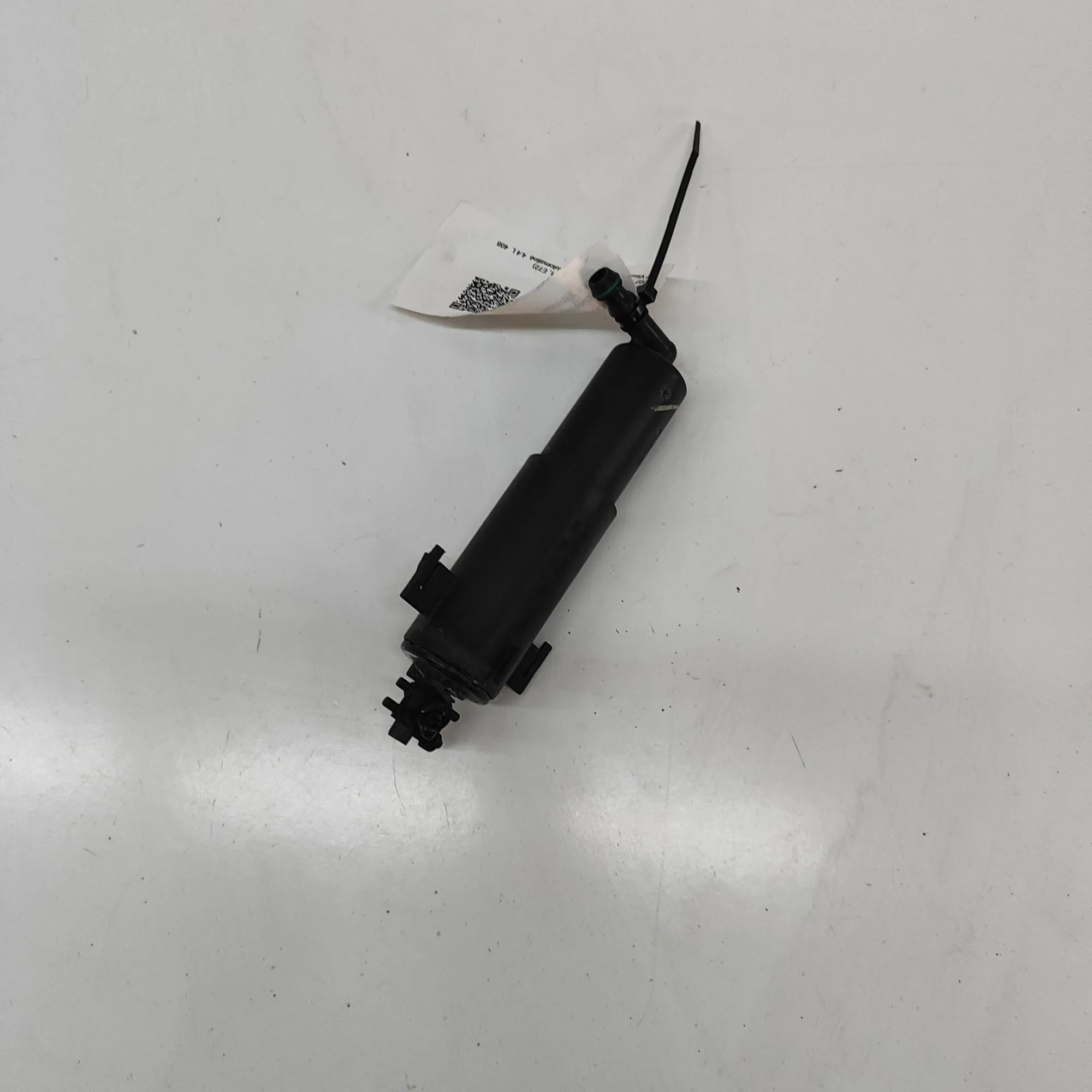 BMW X6 (E71 / E72) Headlight washer pump — left Headlight washer pump — left — BMW X6 (E71, E72...