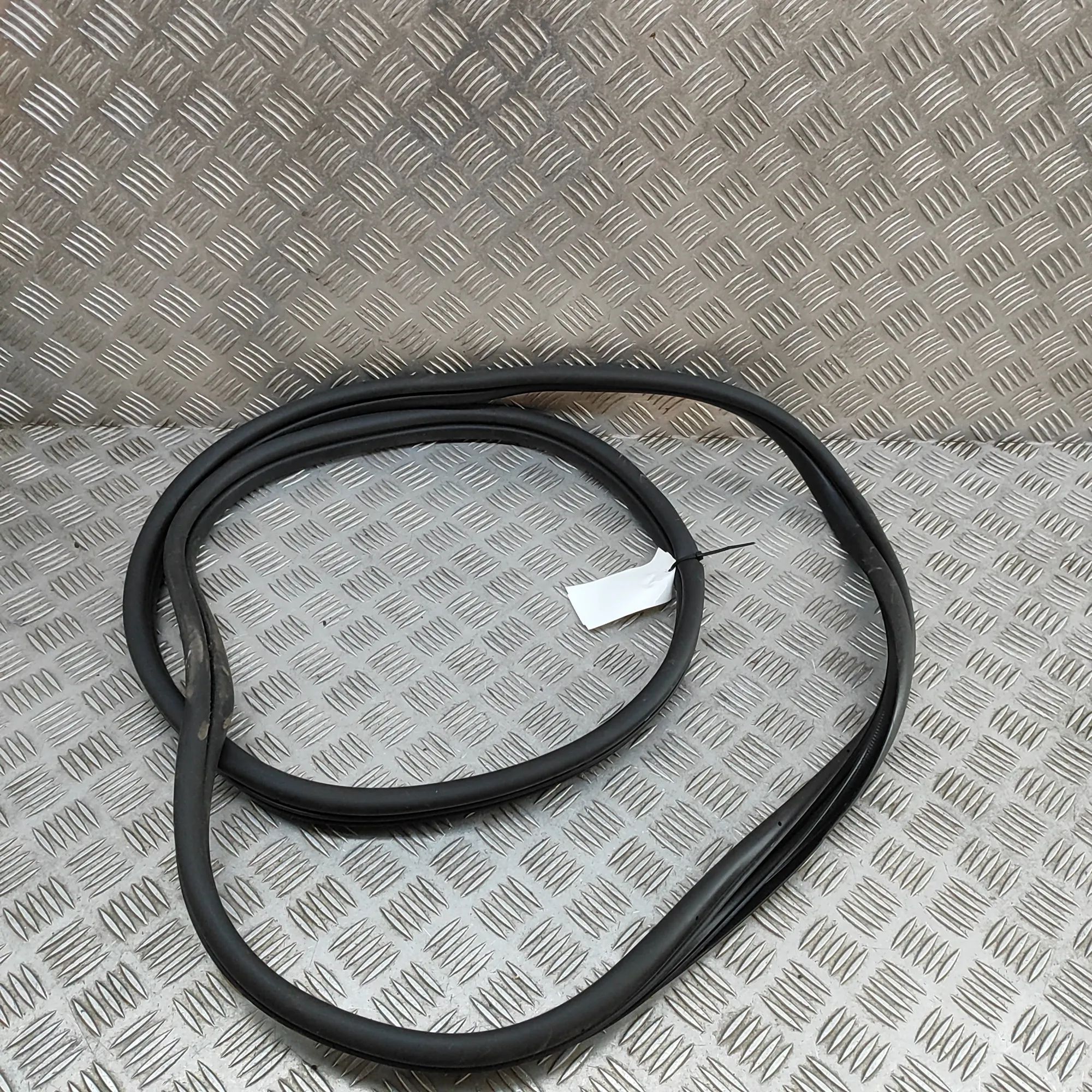 Kia Sportage Door rubber seal — rear left Door rubber seal — rear left — KIA SPORTAGE (V ...