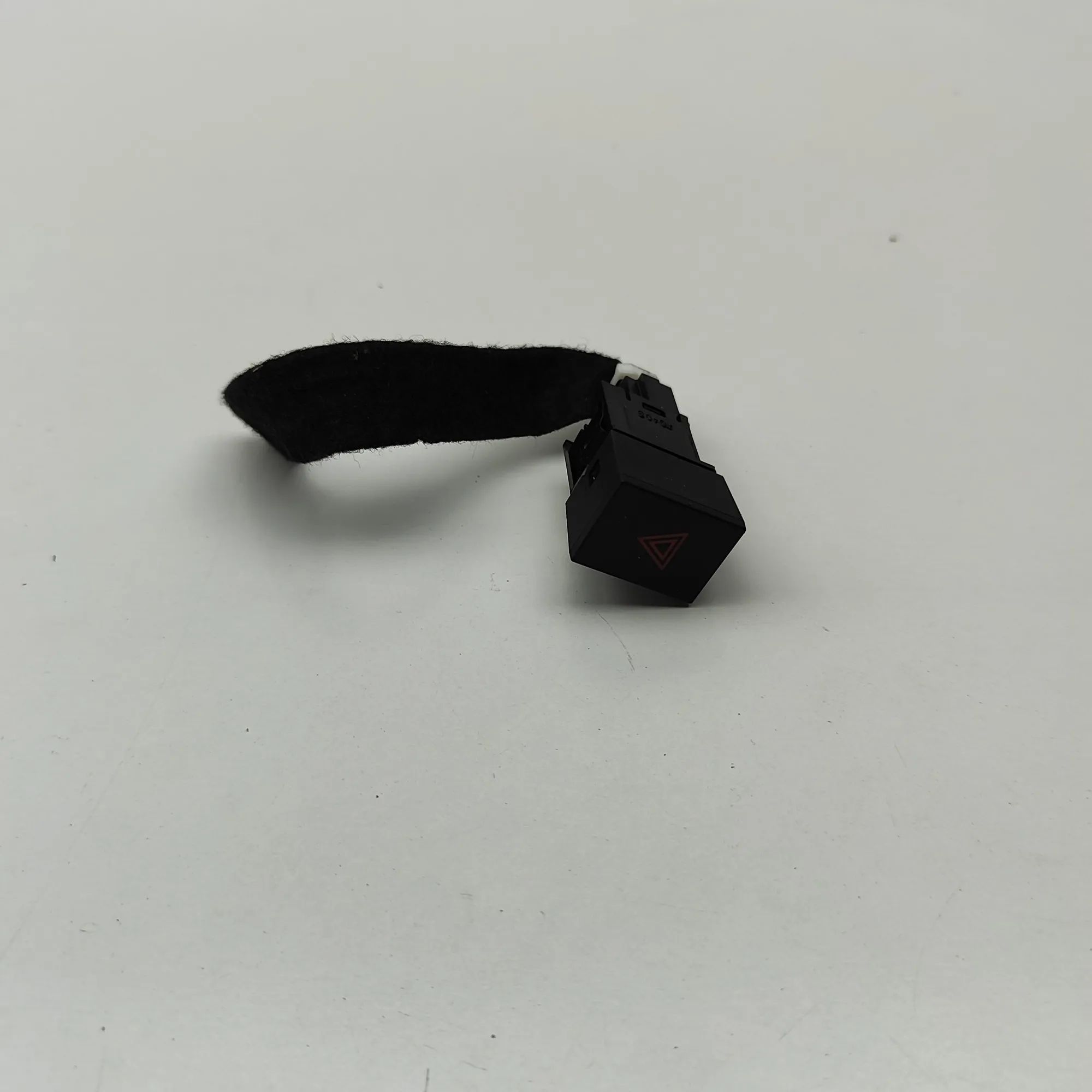 Nissan Juke Hazard warning switch Hazard warning switch — NISSAN JUKE (F16) (2019...