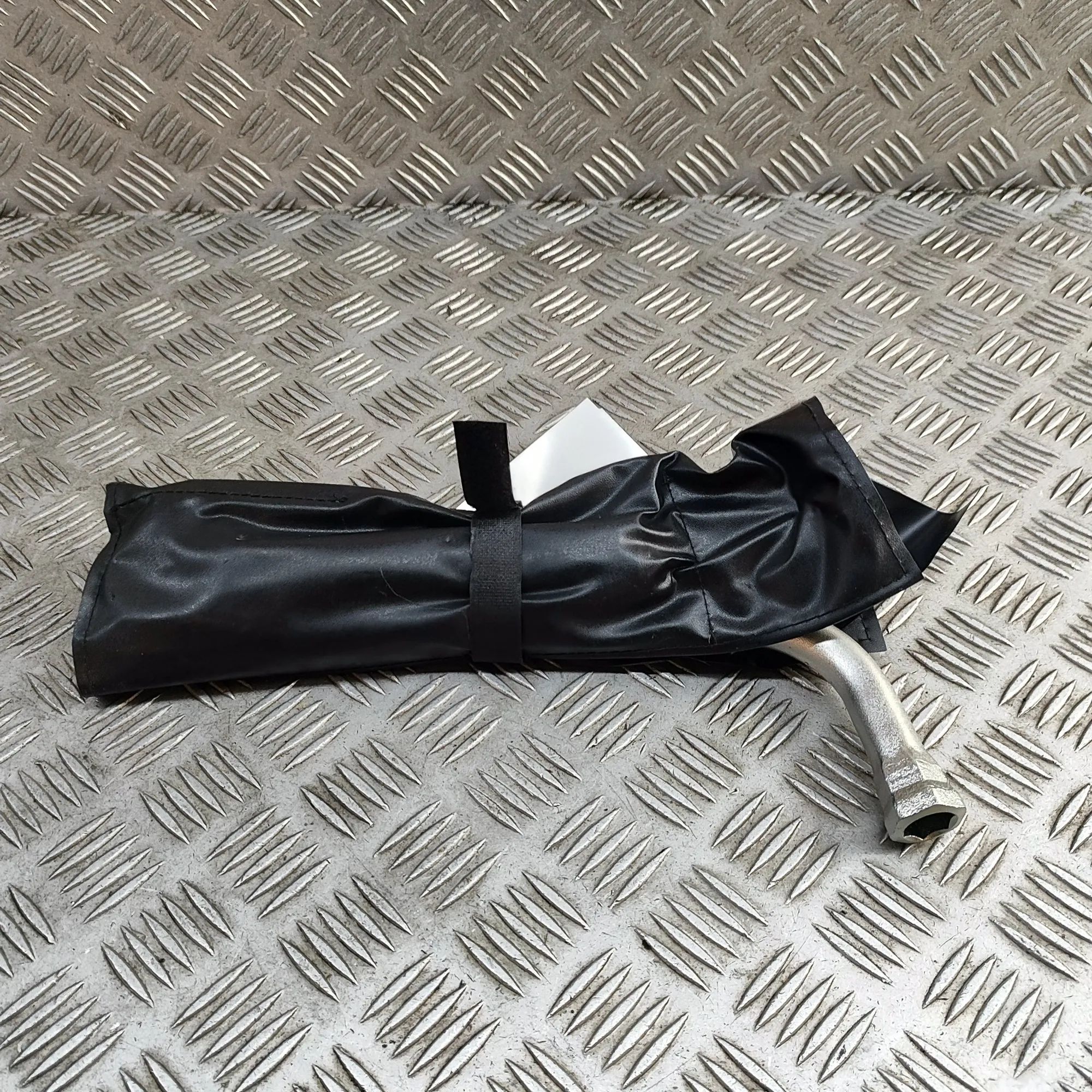 Audi Q8 Tool Kit Tool Kit — AUDI Q8 (E-TRON Sportback) (2022-......