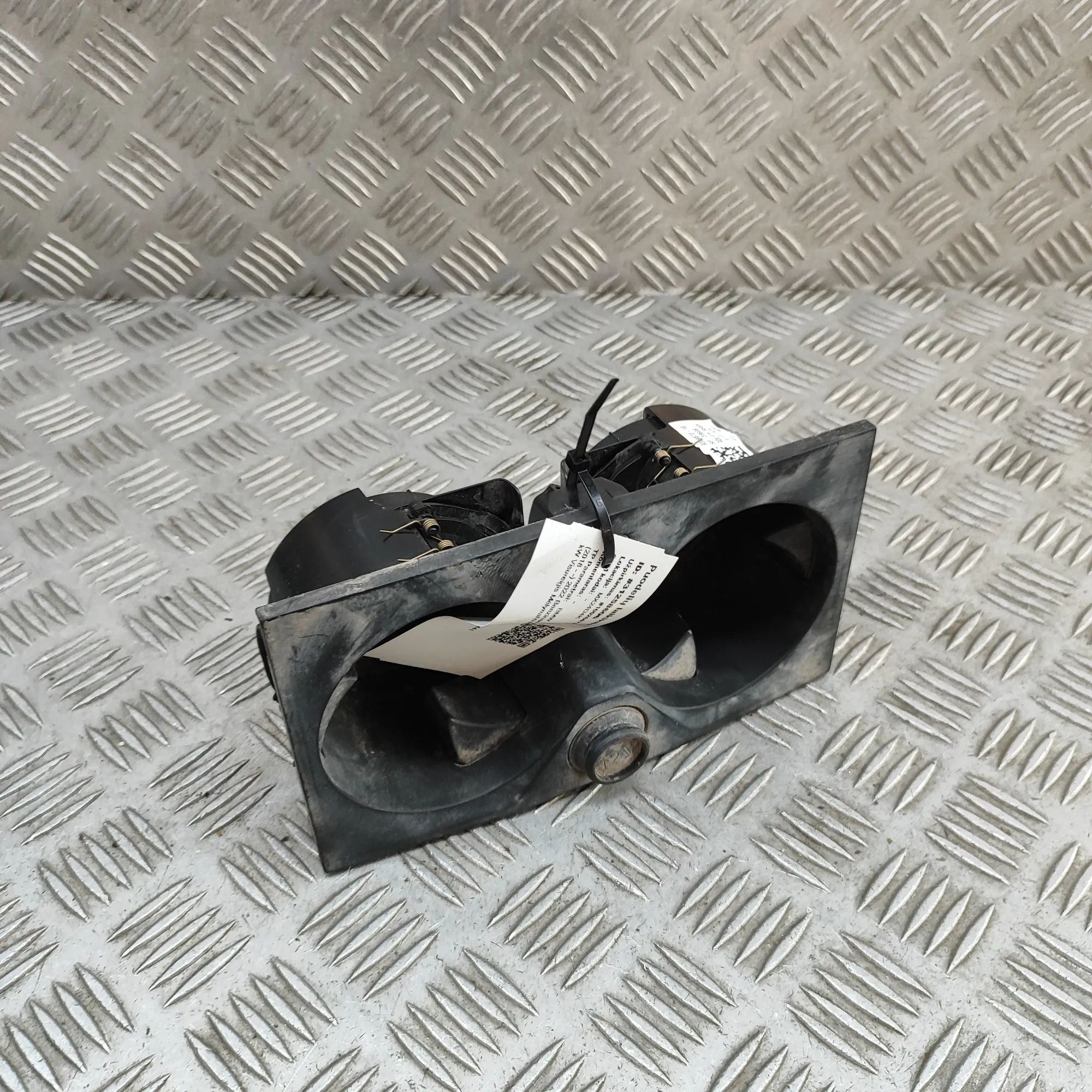 BMW X5 (G05) Cup holder Cup holder — BMW X5 (G05) (2018-...) — 9399872
...