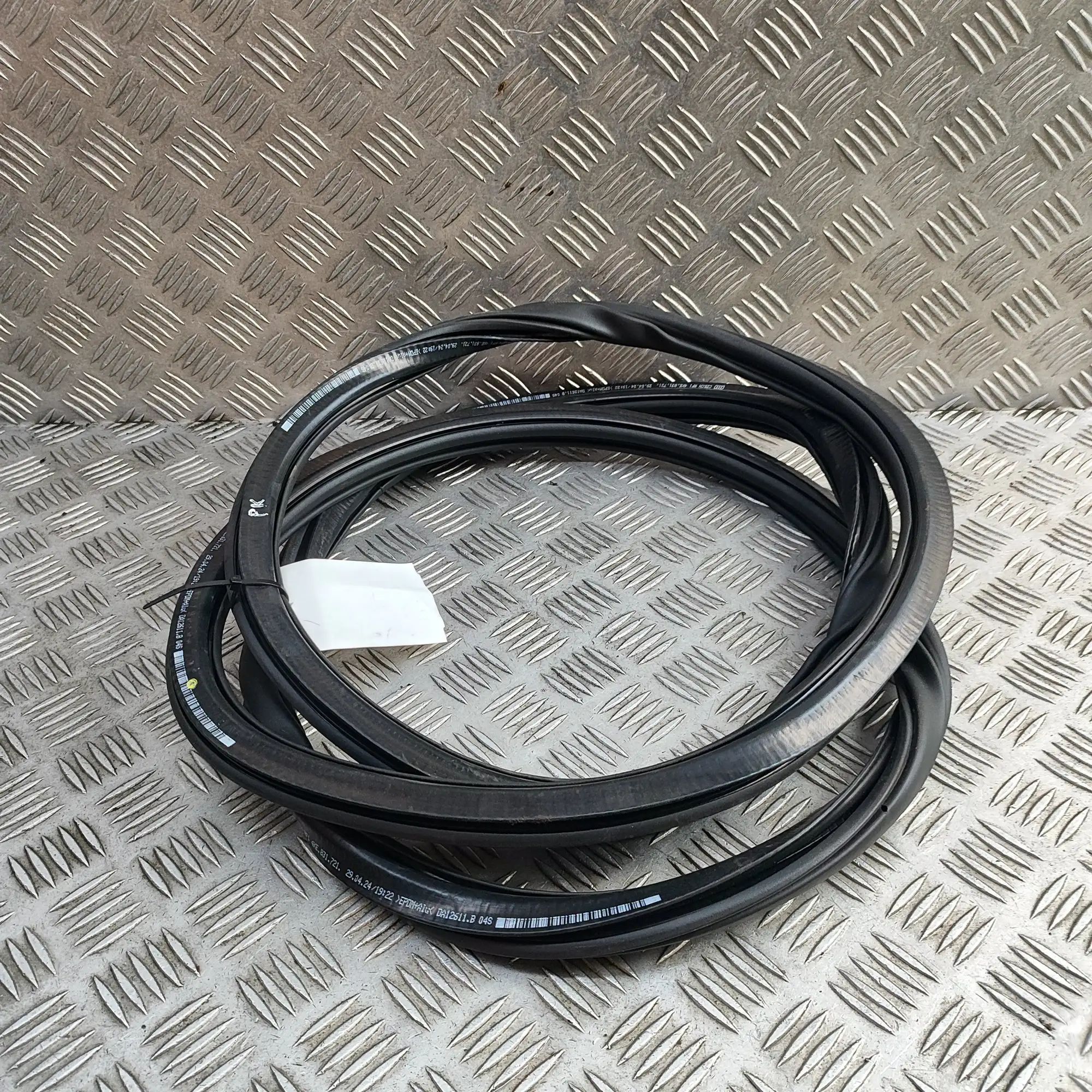 Audi Q8 Door rubber seal — front left Door rubber seal — front left — AUDI Q8 (E-TRON...