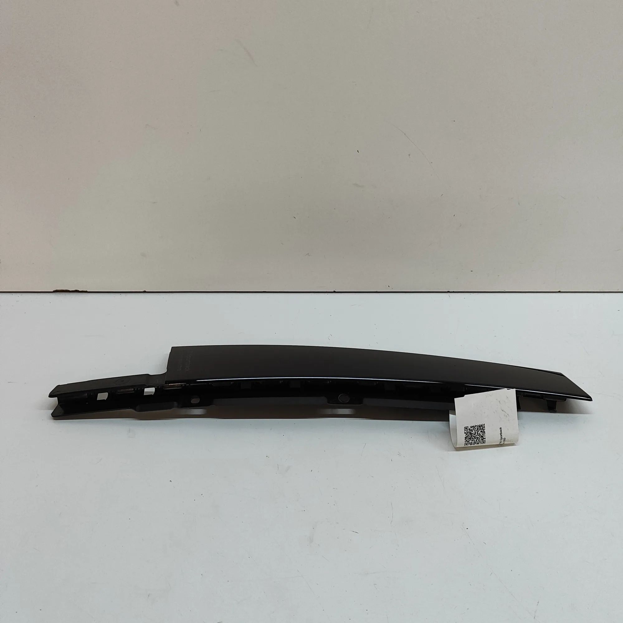 Audi Q8 Vertical door trim — rear — left Vertical door trim — rear — left — AUDI Q8 (E-T...