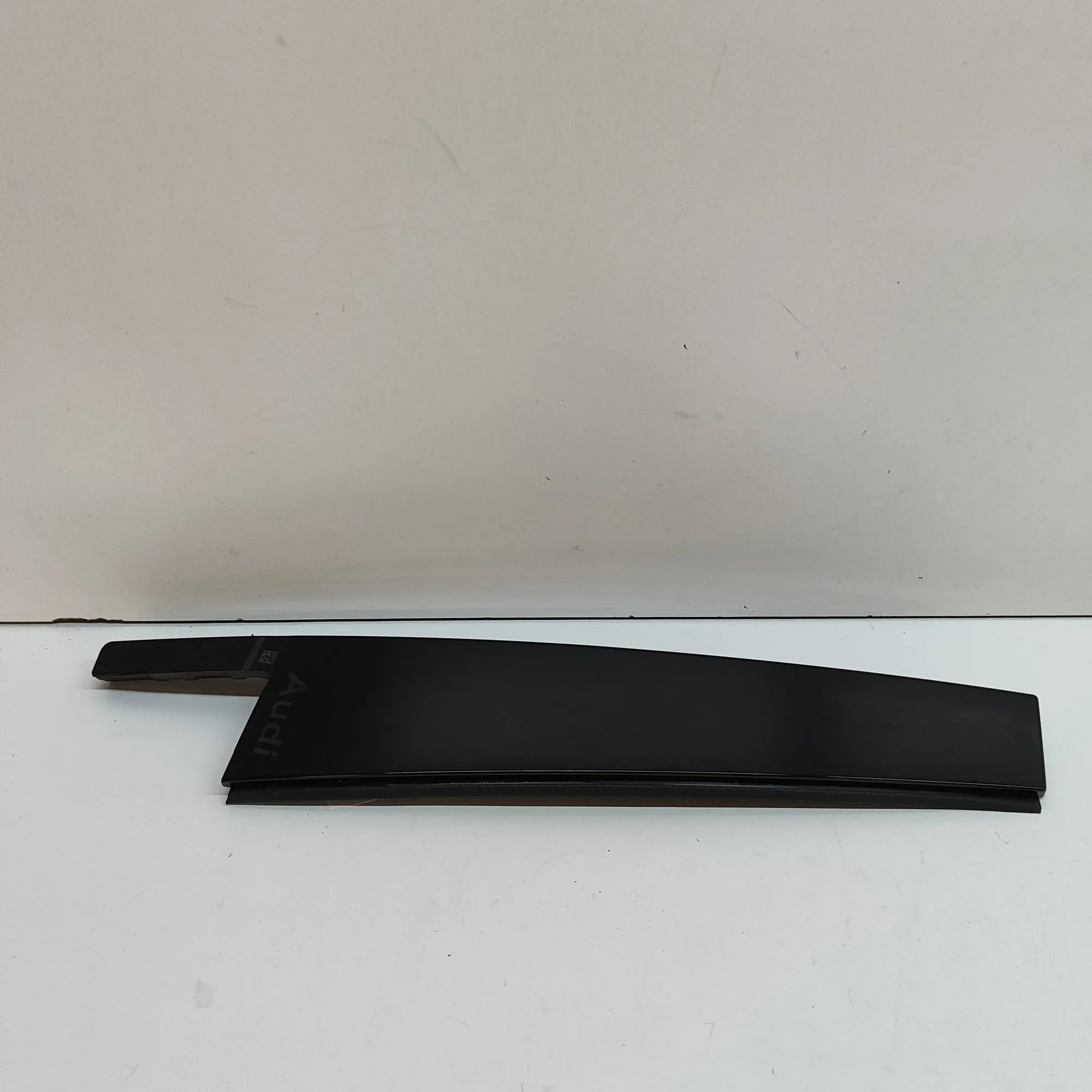 Audi Q8 Vertical door trim — rear right Vertical door trim — rear right — AUDI Q8 (E-TR...