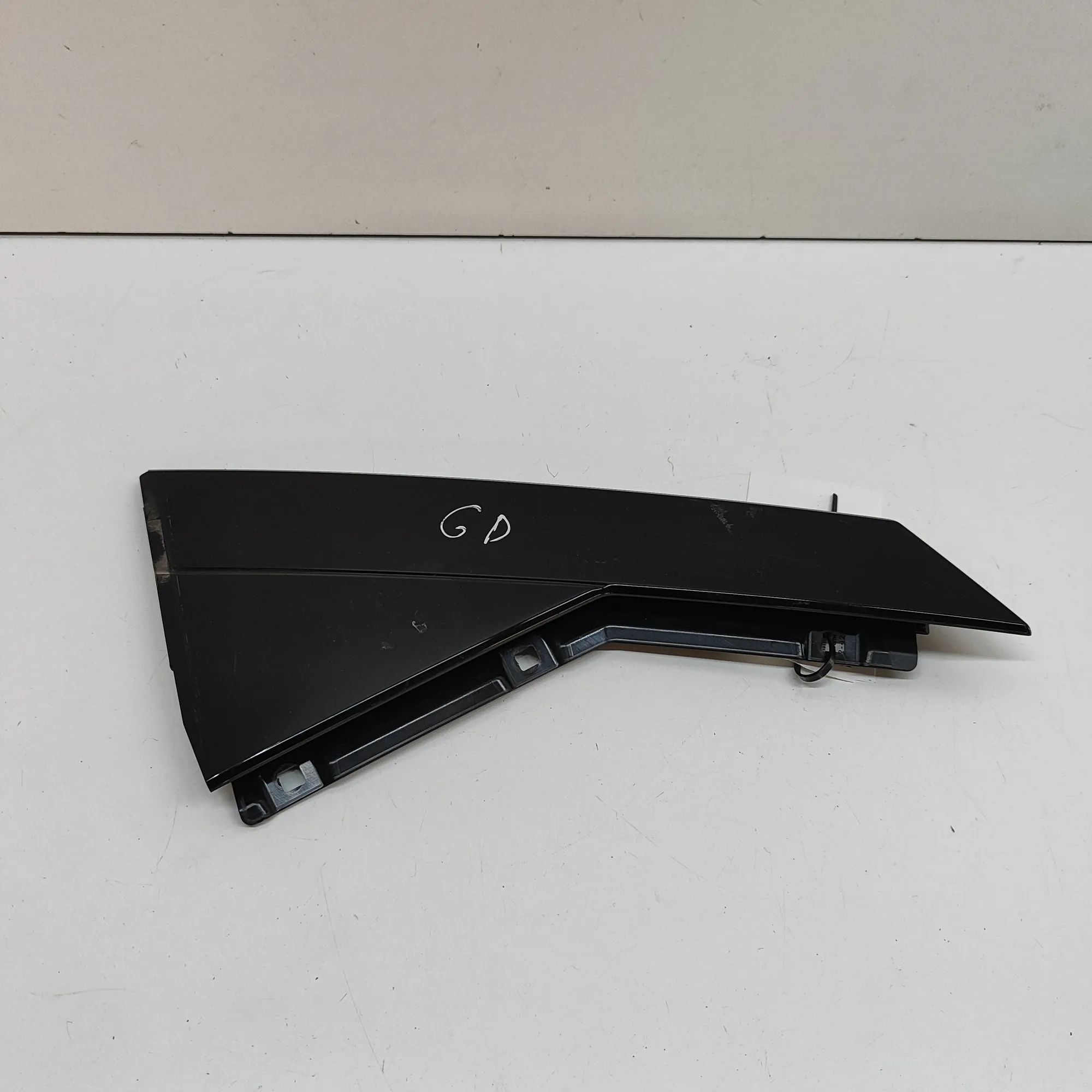 Audi Q8 Vertical door trim — rear right Vertical door trim — rear right — AUDI Q8 (E-TR...