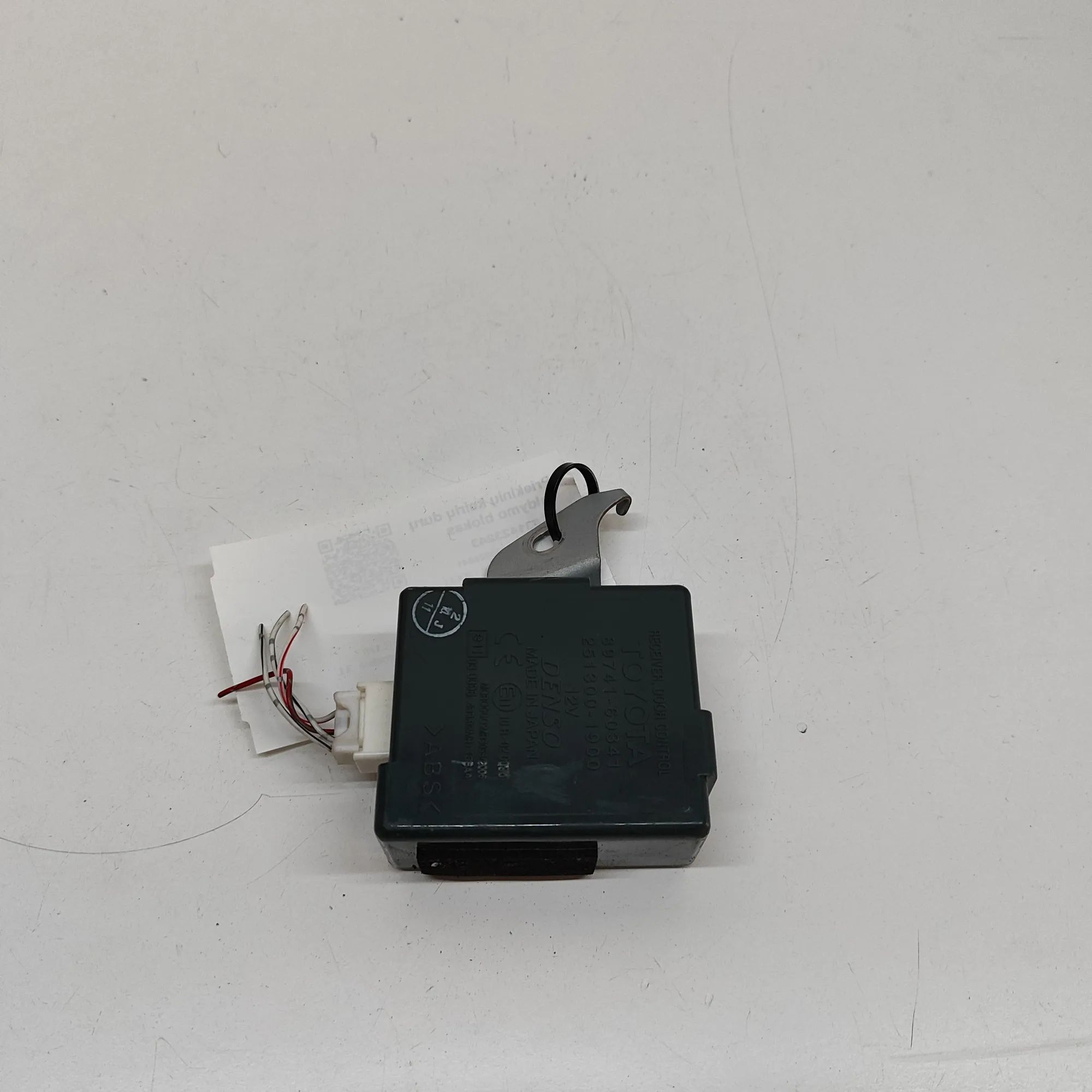 Toyota Land Cruiser 100 Door control unit — front left Door control unit — front left — TOYOTA LAND CR...