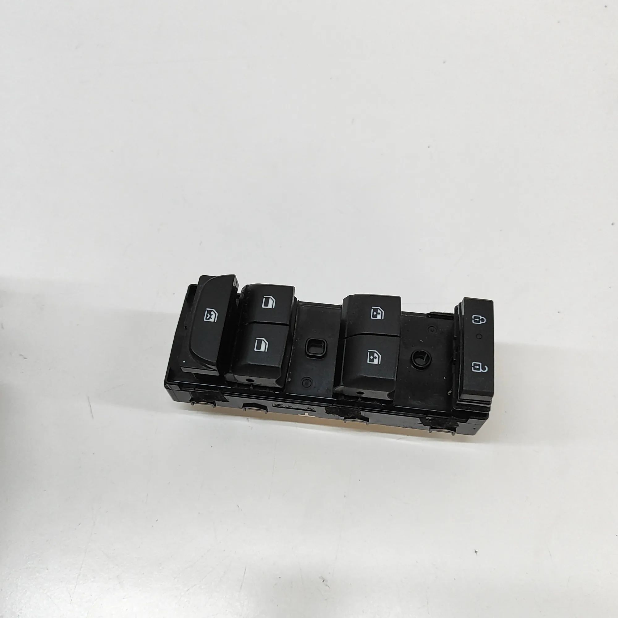 Kia Sportage Door window switch — front right Door window switch — front right — KIA SPORTAGE...