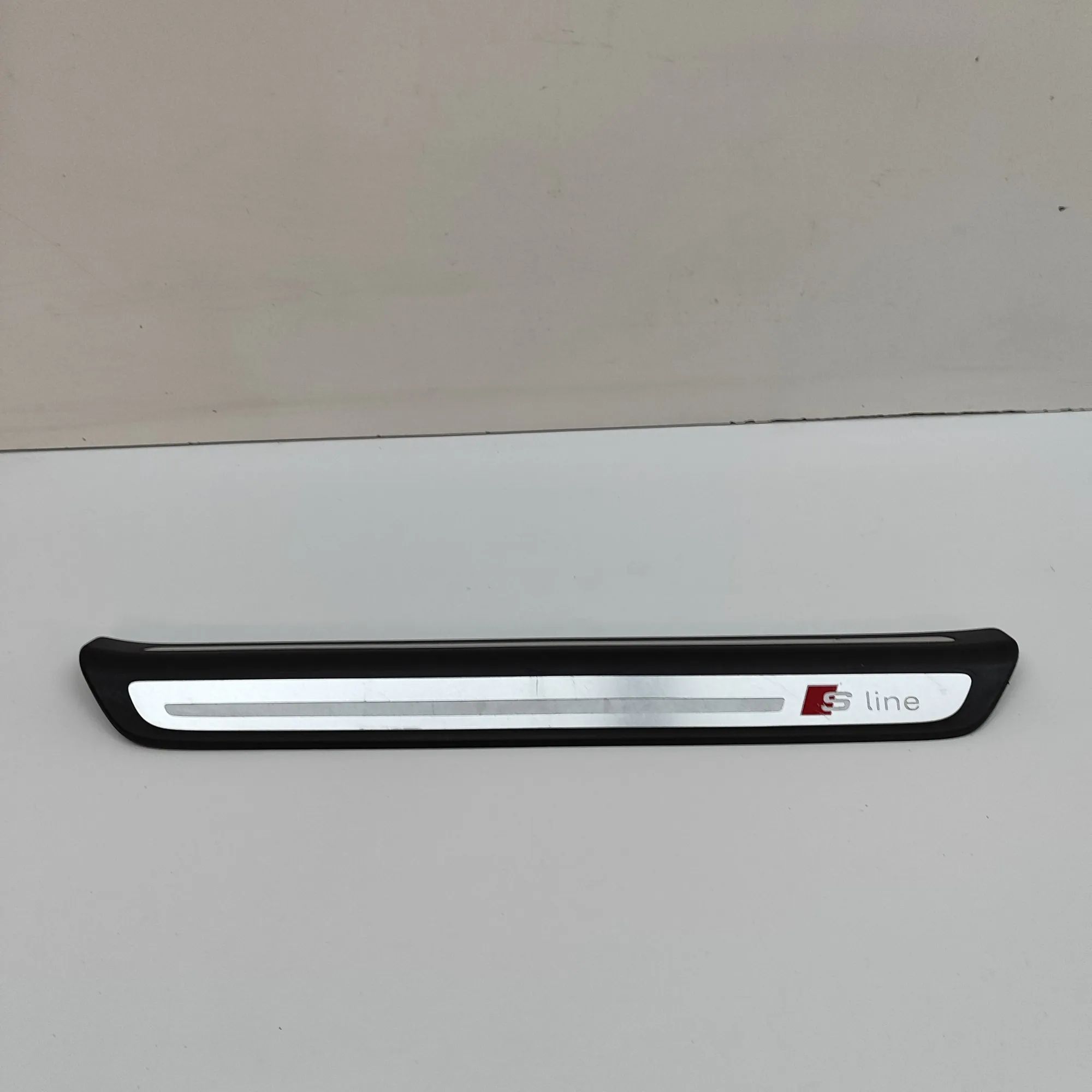 Audi Q3 (8U) Sill trim — front left Sill trim — front left — AUDI Q3 (8U) (2011-201...