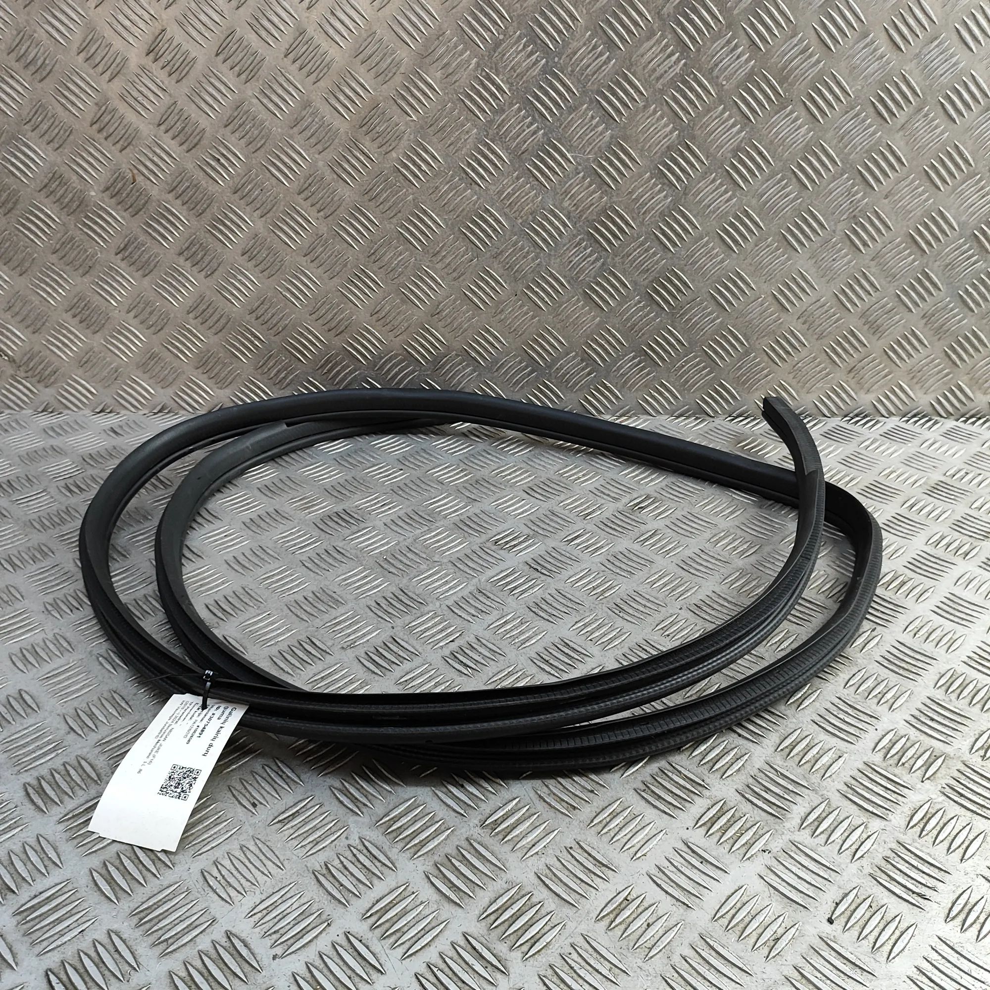 Nissan Juke Door rubber seal — rear left Door rubber seal — rear left — NISSAN JUKE (F16...