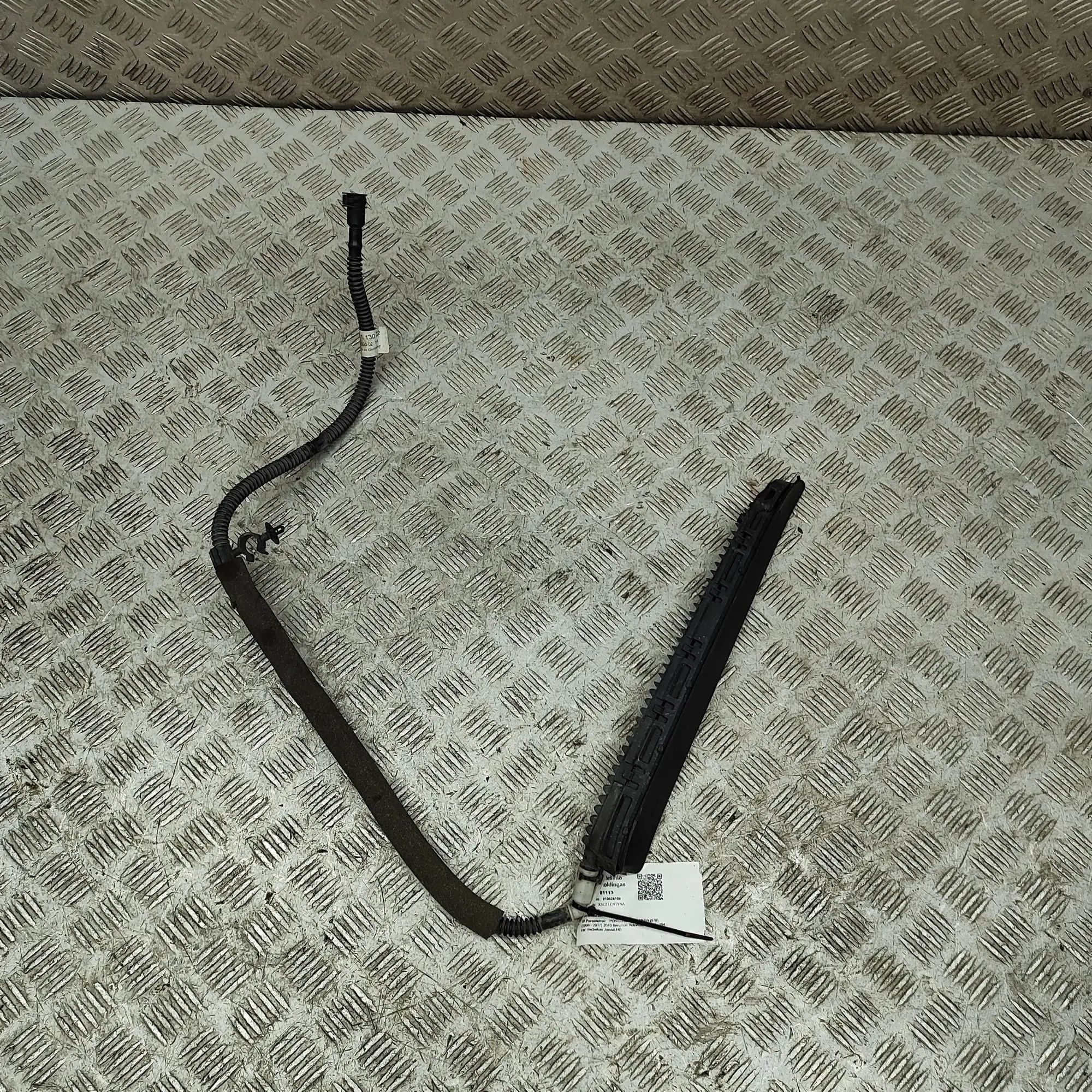 Porsche Panamera Fender moulding — front right Fender moulding — front right — PORSCHE PANAMER...