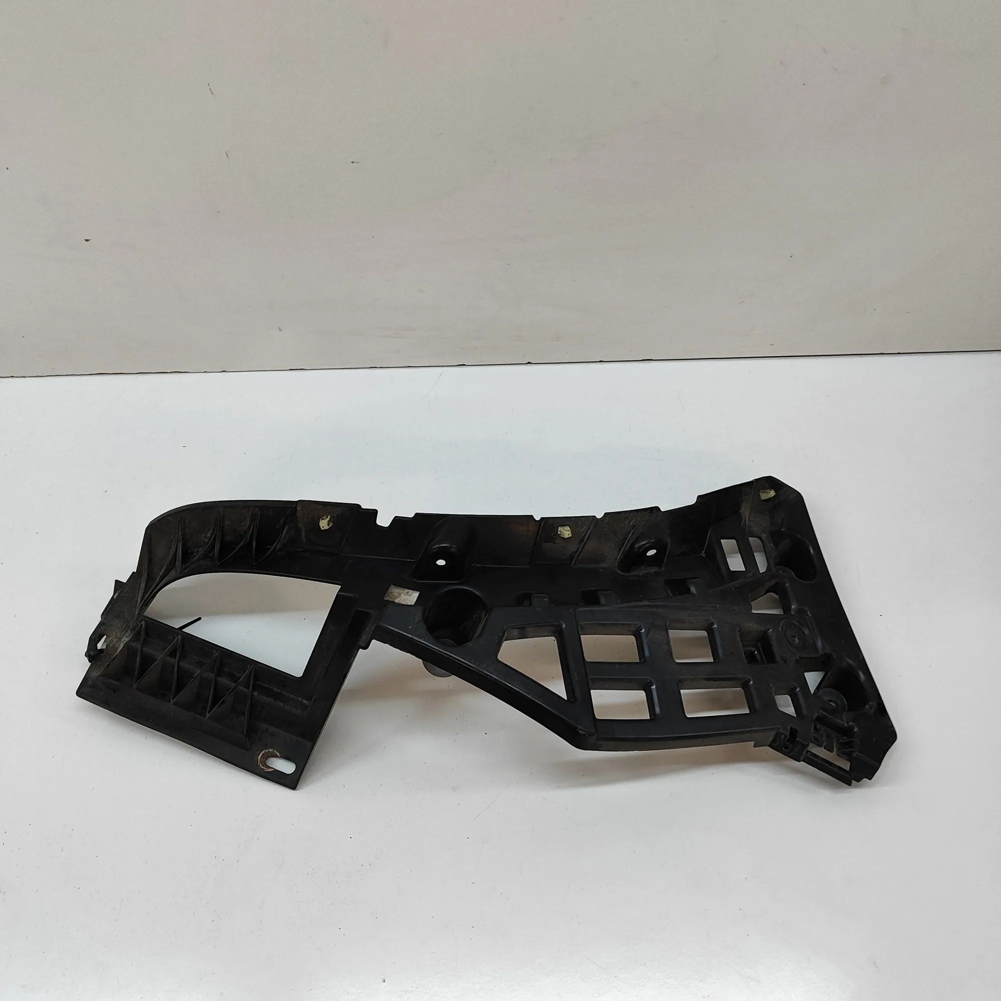 Porsche Macan Rear Left Bumper Bracket Rear Left Bumper Bracket — PORSCHE MACAN (95B) ...