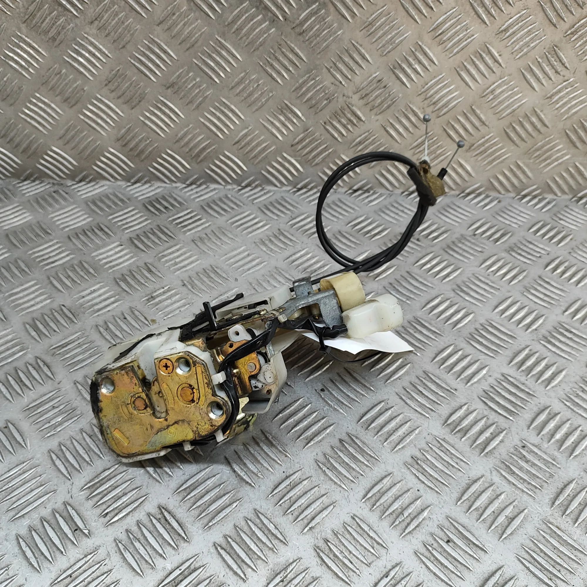 Lexus GS Door lock — rear left Door lock — rear left — LEXUS GS (JZS160_, UZS1...