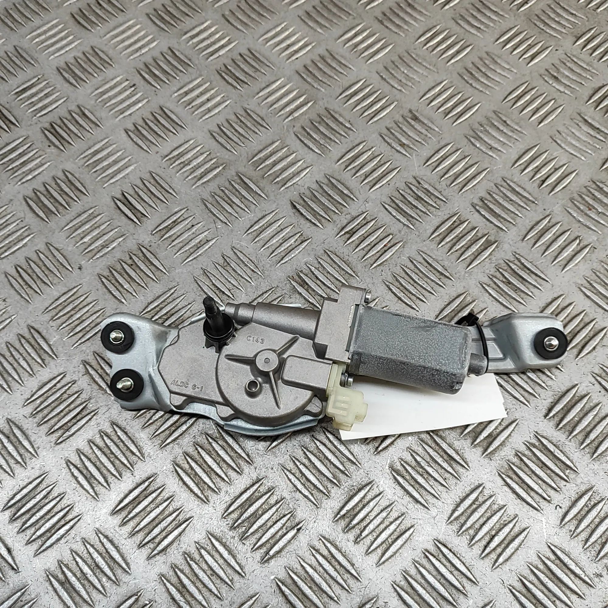 Kia Sportage Tailgate wiper motor Tailgate wiper motor — KIA SPORTAGE (V NQ5) (20...