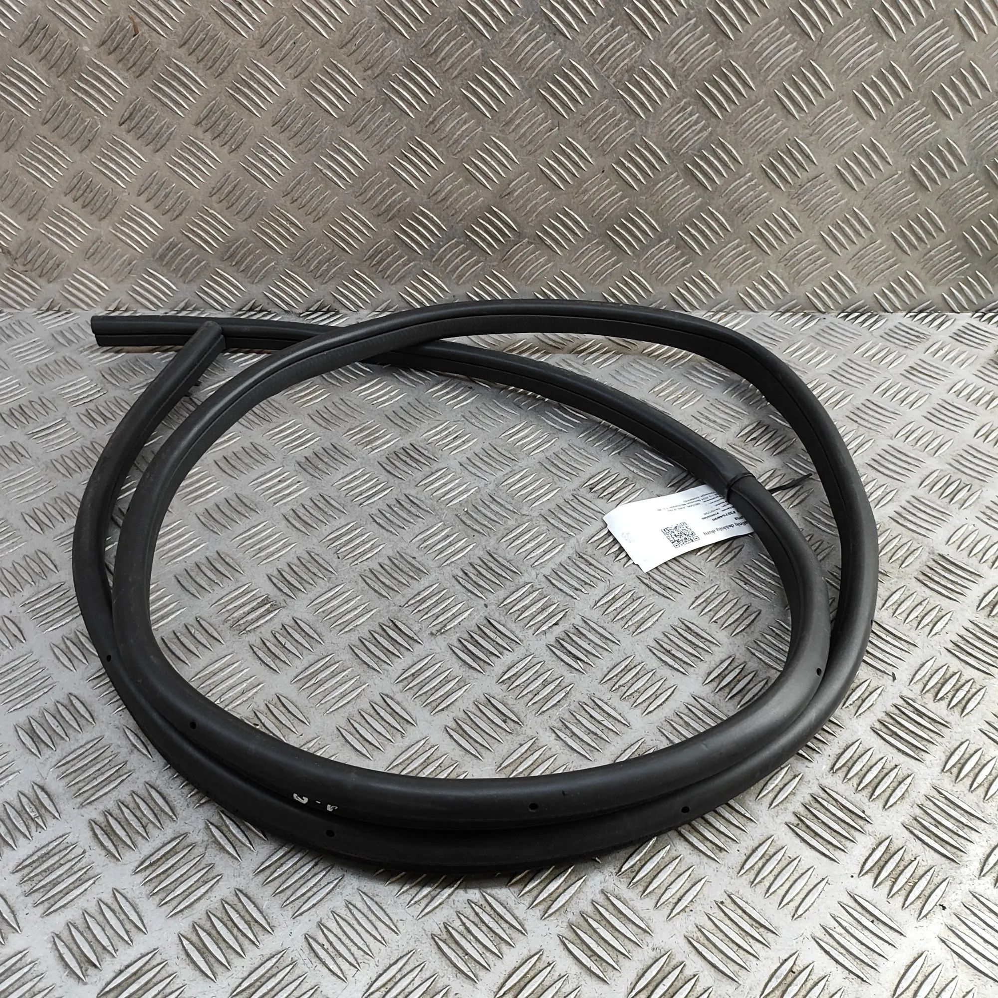 Nissan Juke Door rubber seal — rear right Door rubber seal — rear right — NISSAN JUKE (F1...