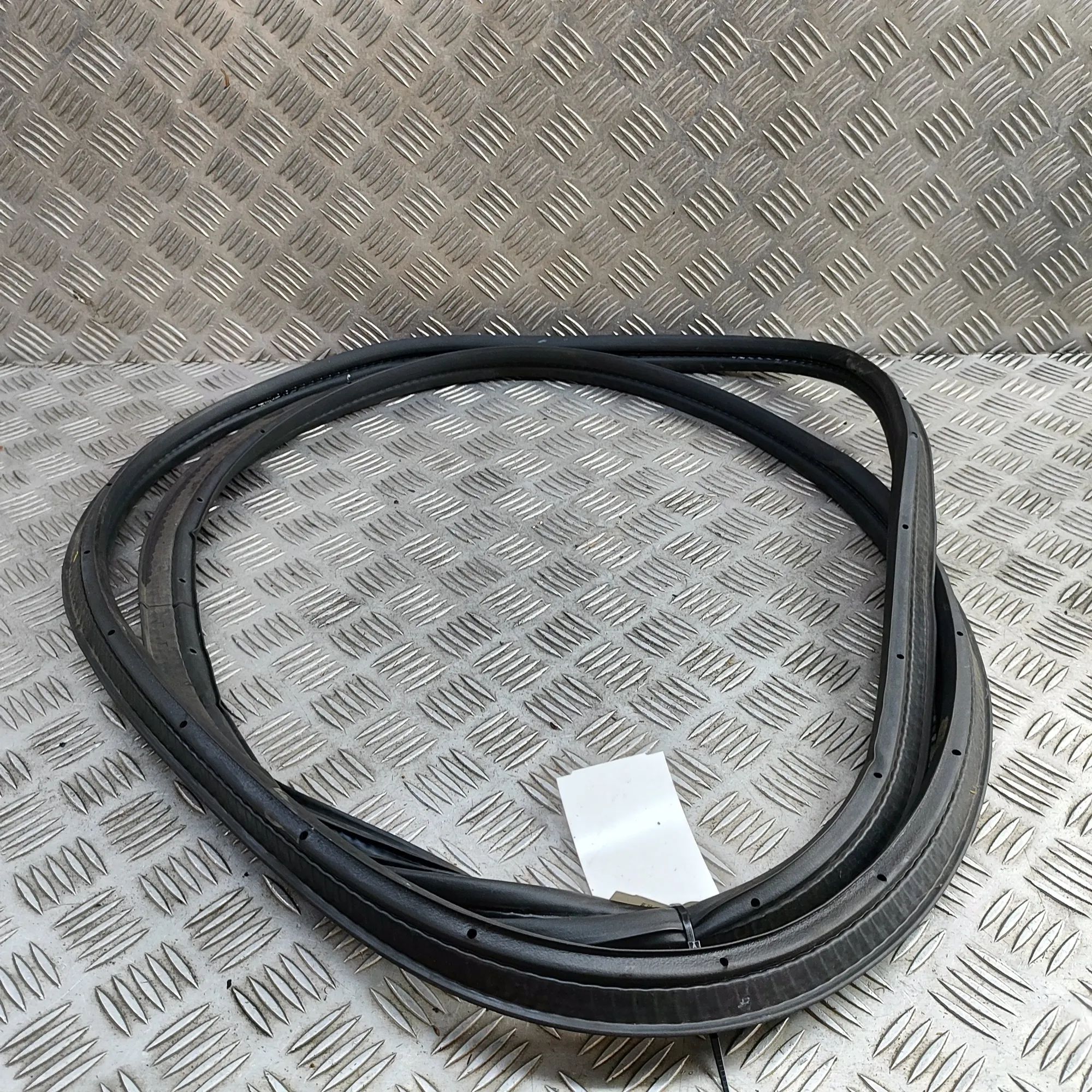 Nissan Juke Tailgate rubber seal Tailgate rubber seal — NISSAN JUKE (F16) (2019-...