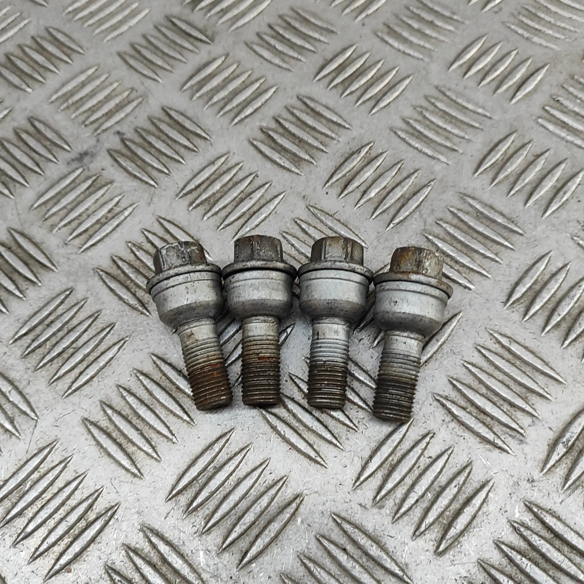 Porsche Panamera Wheel Screws Kit Wheel Screws Kit — PORSCHE PANAMERA (970) (2009...