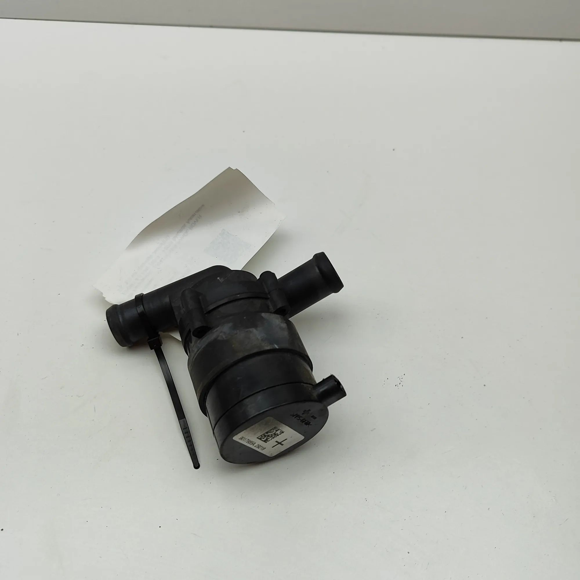 Land Rover Range Rover Sport (L494) Auxiliary Water Pump Auxiliary Water Pump — LAND ROVER RANGE ROVER S...