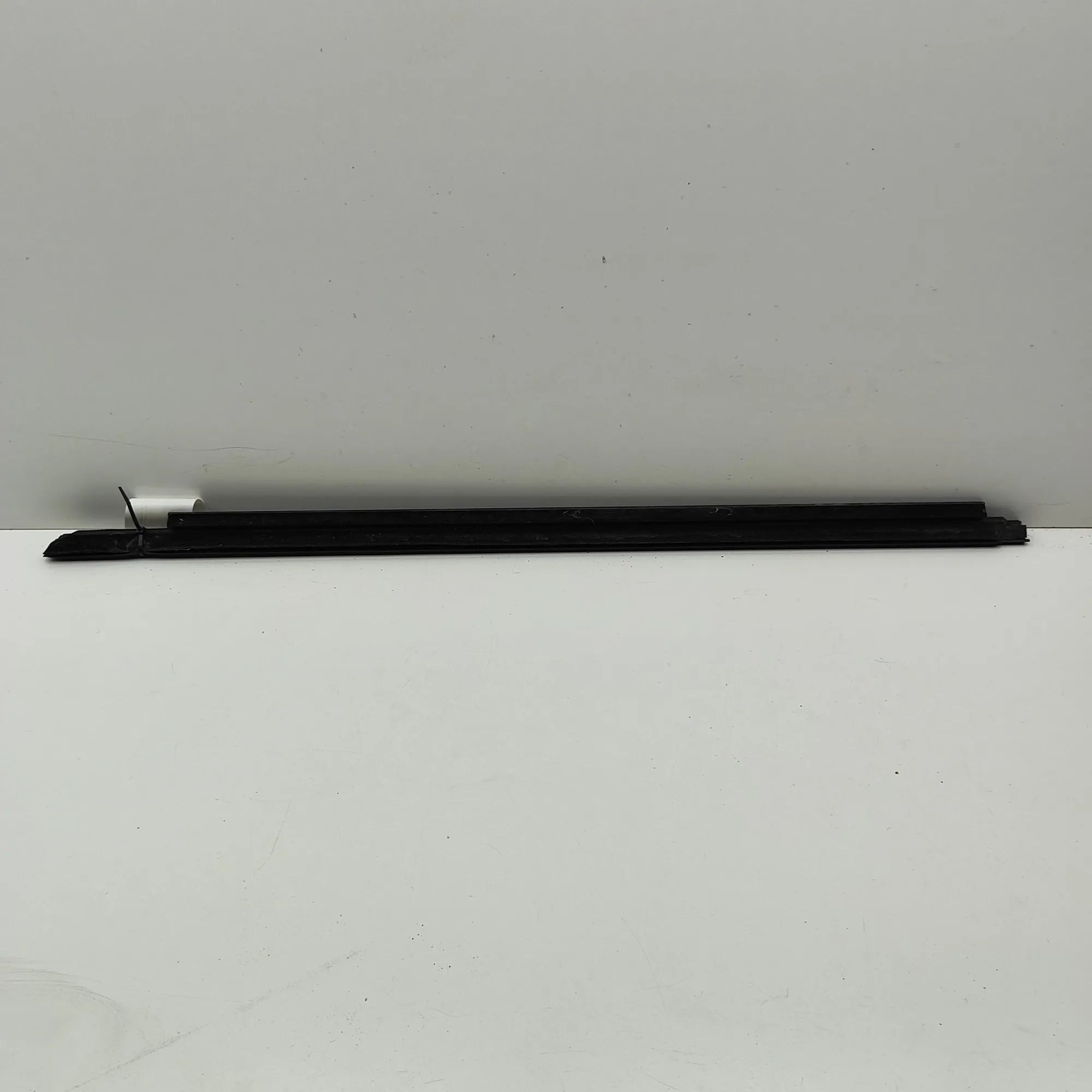 BMW 2 (F44) Door window moulding — front — right Door window moulding — front — right — BMW 2 SE...