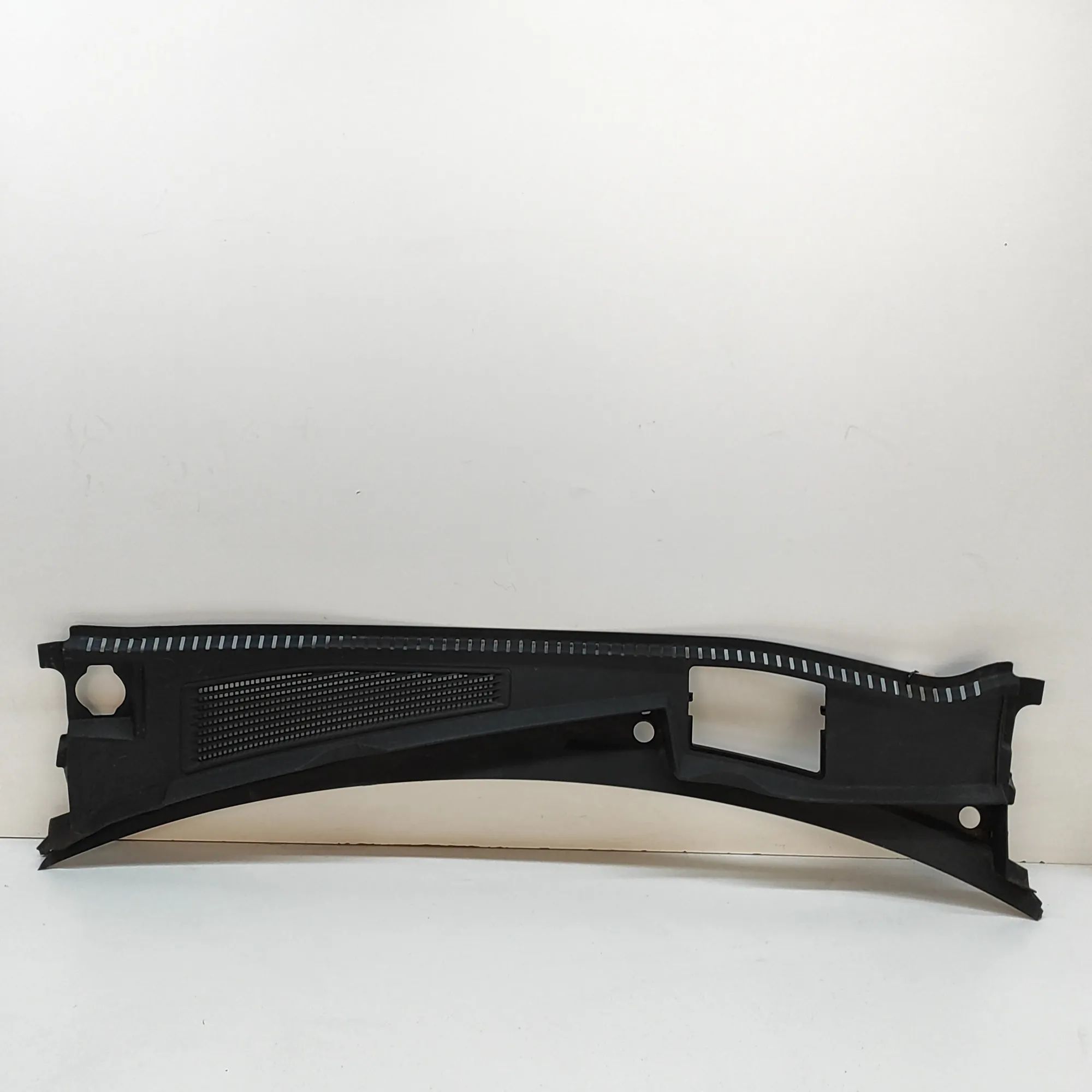 Volkswagen Touareg Front Wiper Cowl Trim Front Wiper Cowl Trim — VW TOUAREG (CR7) (2017-...
