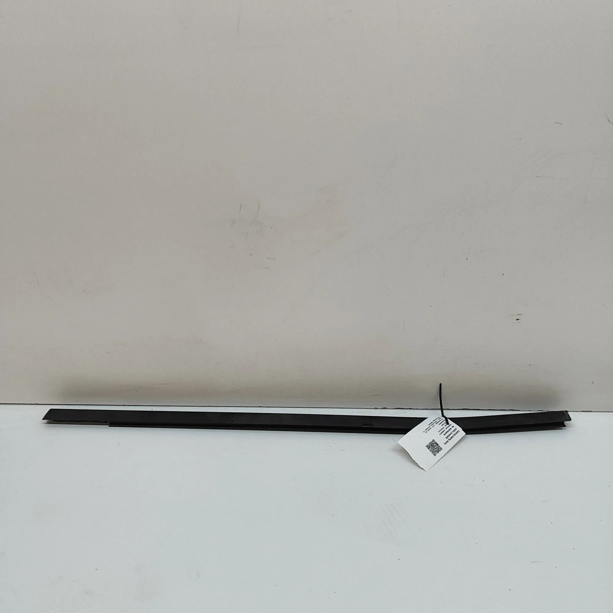 Jeep Avenger Door window strip — rear left Door window strip — rear left — JEEP AVENGER (J...