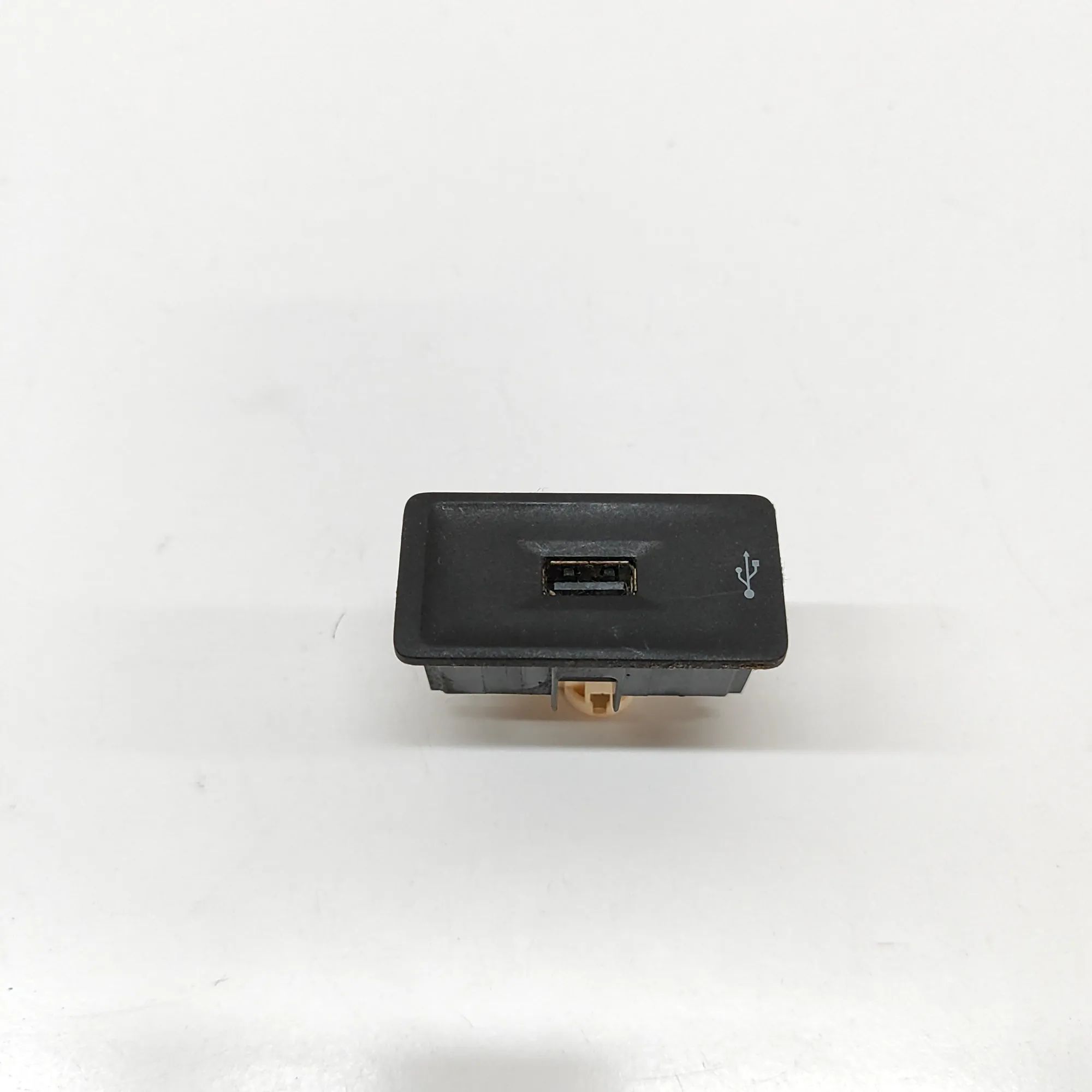 Volkswagen Caddy (2K) USB USB — VW CADDY (IV Van SAA, SAH) (2015-...) — 3...