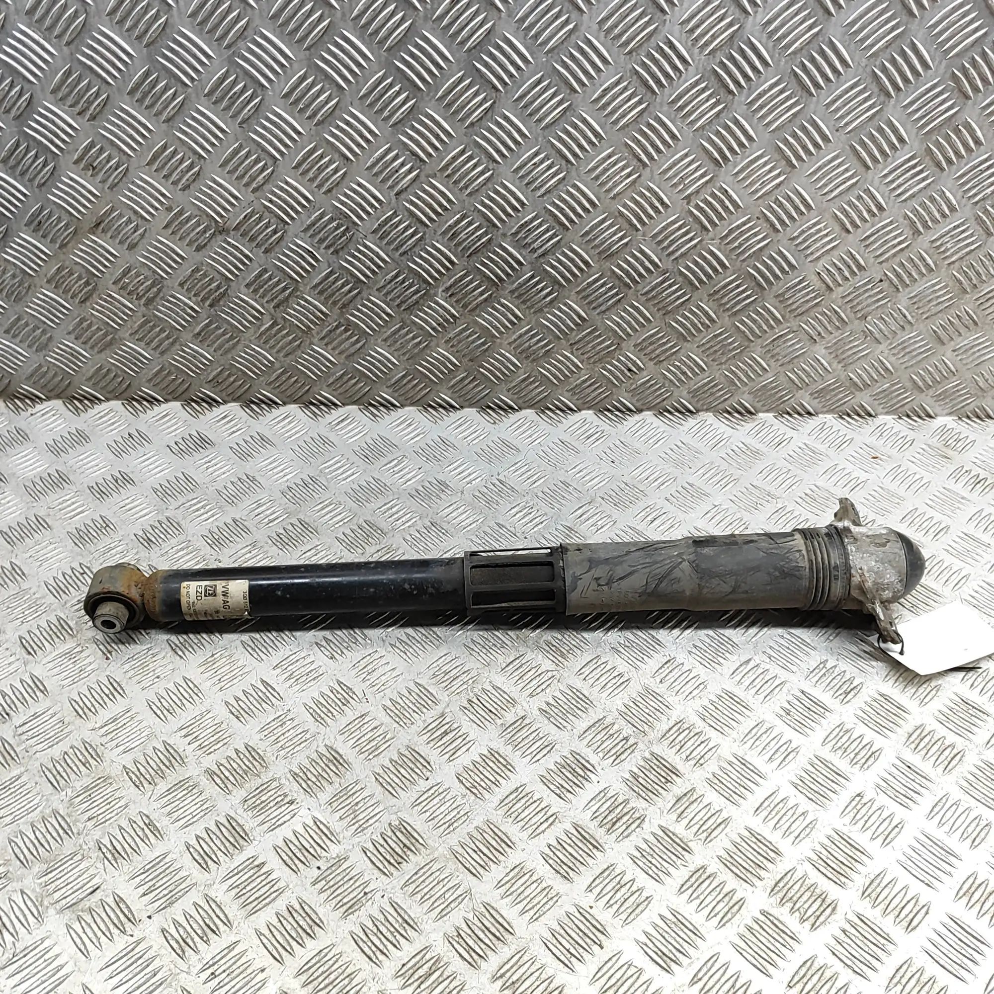 Volkswagen Passat (B8) Shock absorber — rear left Shock absorber — rear left — VW PASSAT (Variant...