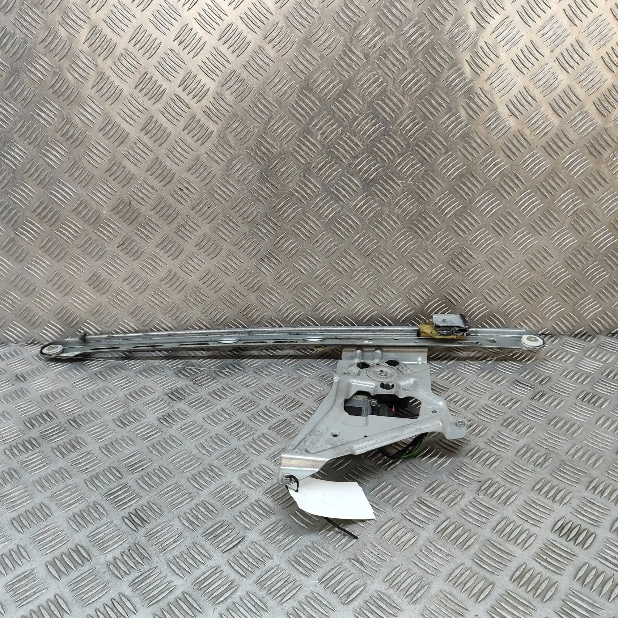 Mercedes-Benz Sprinter (W907 / W910)  Front Right Door Window Regulator Front Right Door Window Regulator — MERCEDES BE...