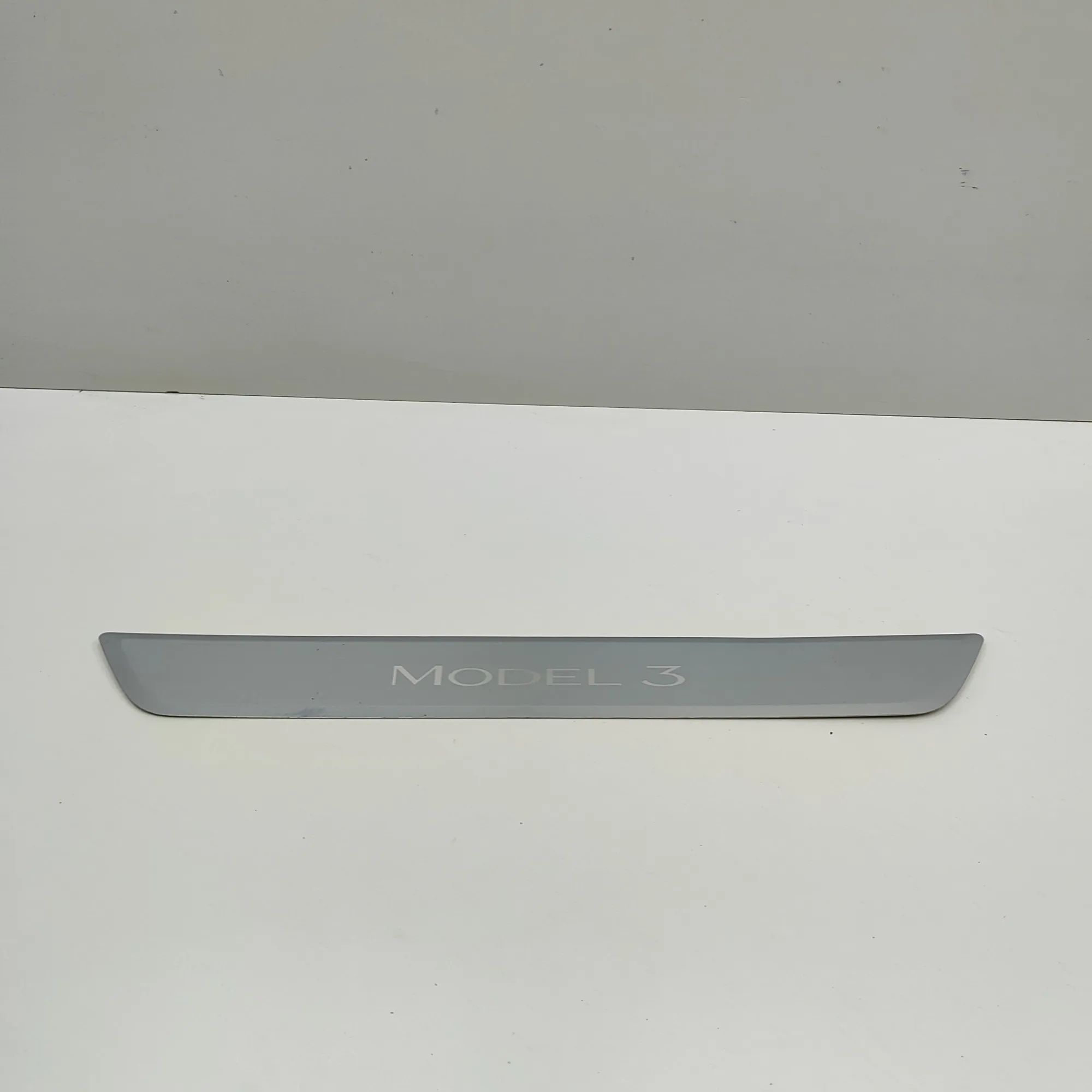 Tesla Model 3 Interior sill trim — front left Interior sill trim — front left — TESLA MODEL 3...