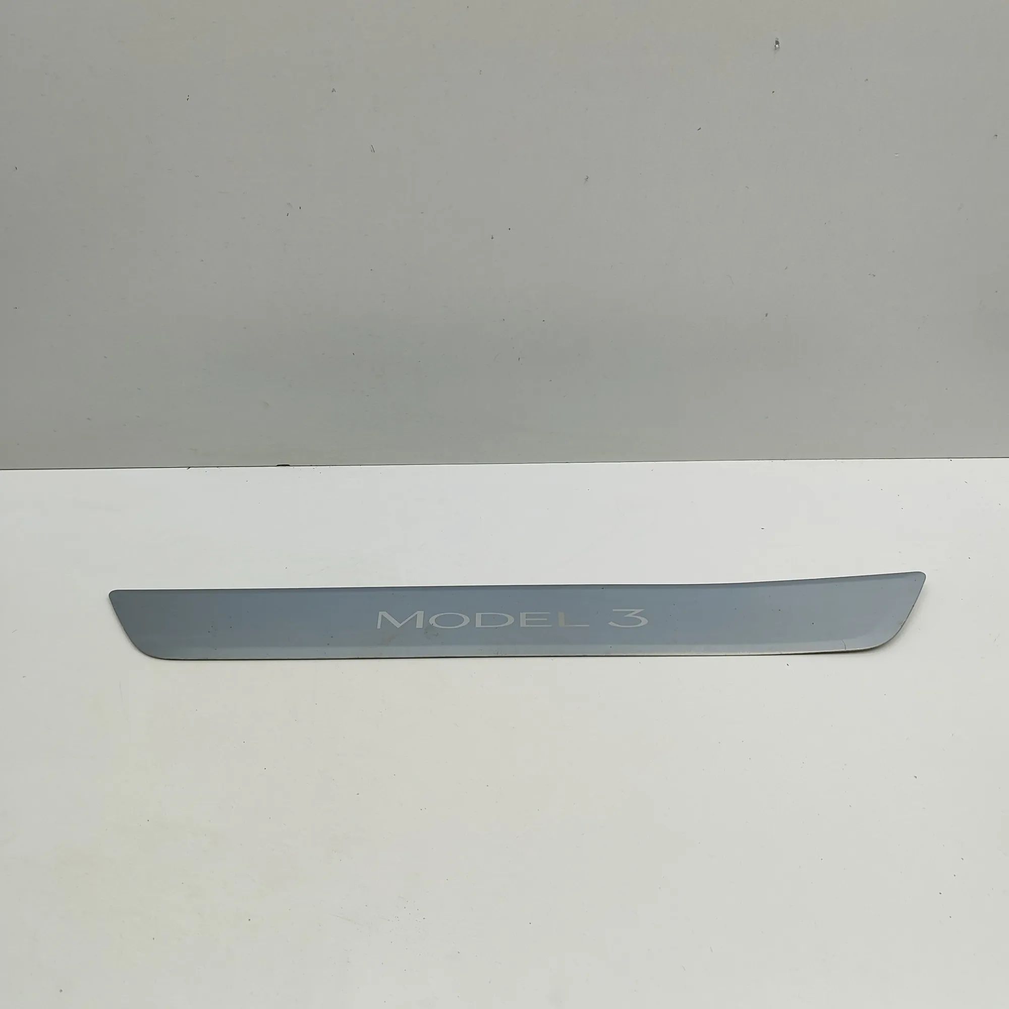 Tesla Model 3 Interior sill trim — front right Interior sill trim — front right — TESLA MODEL ...