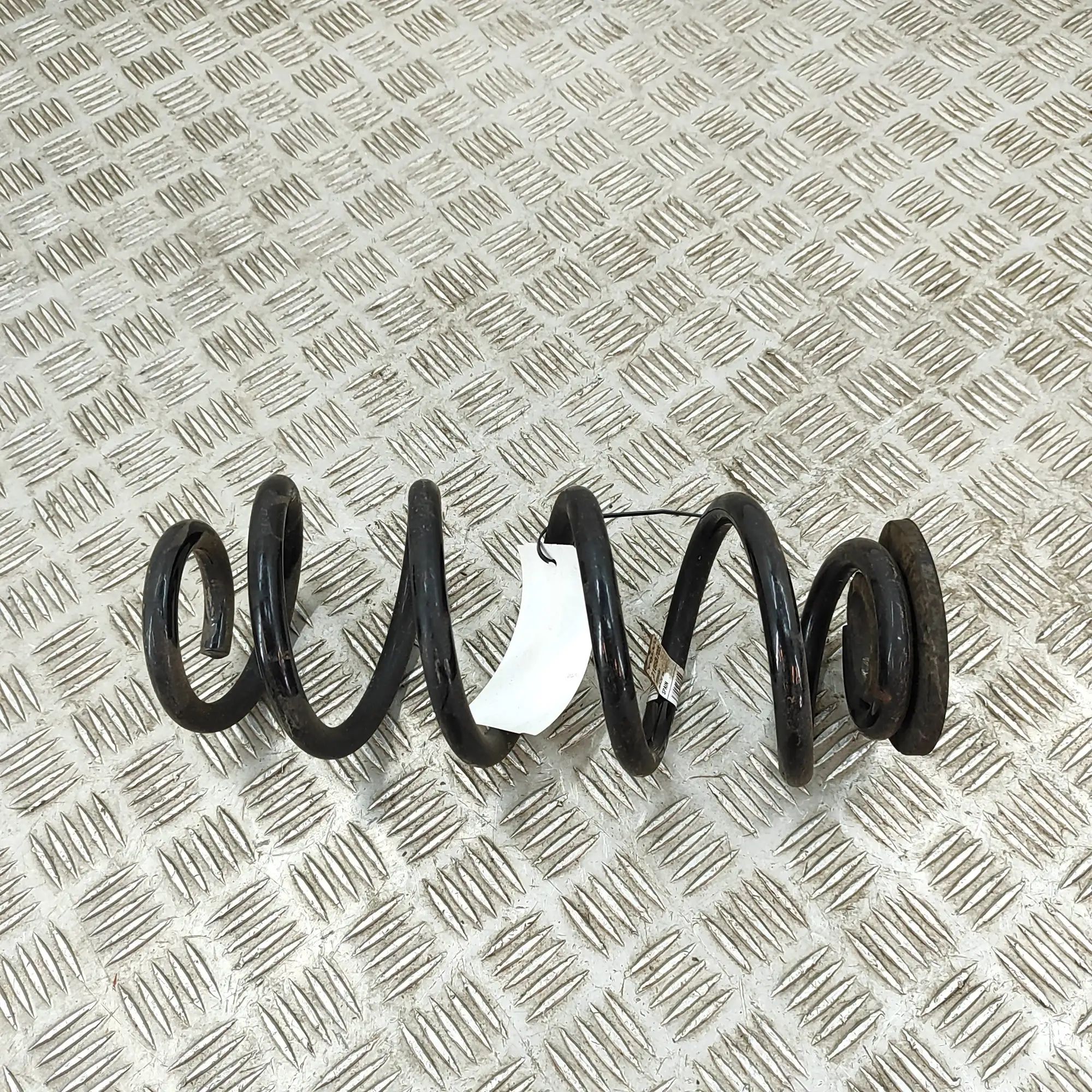 Volvo XC40 / EX40 Coil spring — rear left Coil spring — rear left — VOLVO XC40 (536) (201...